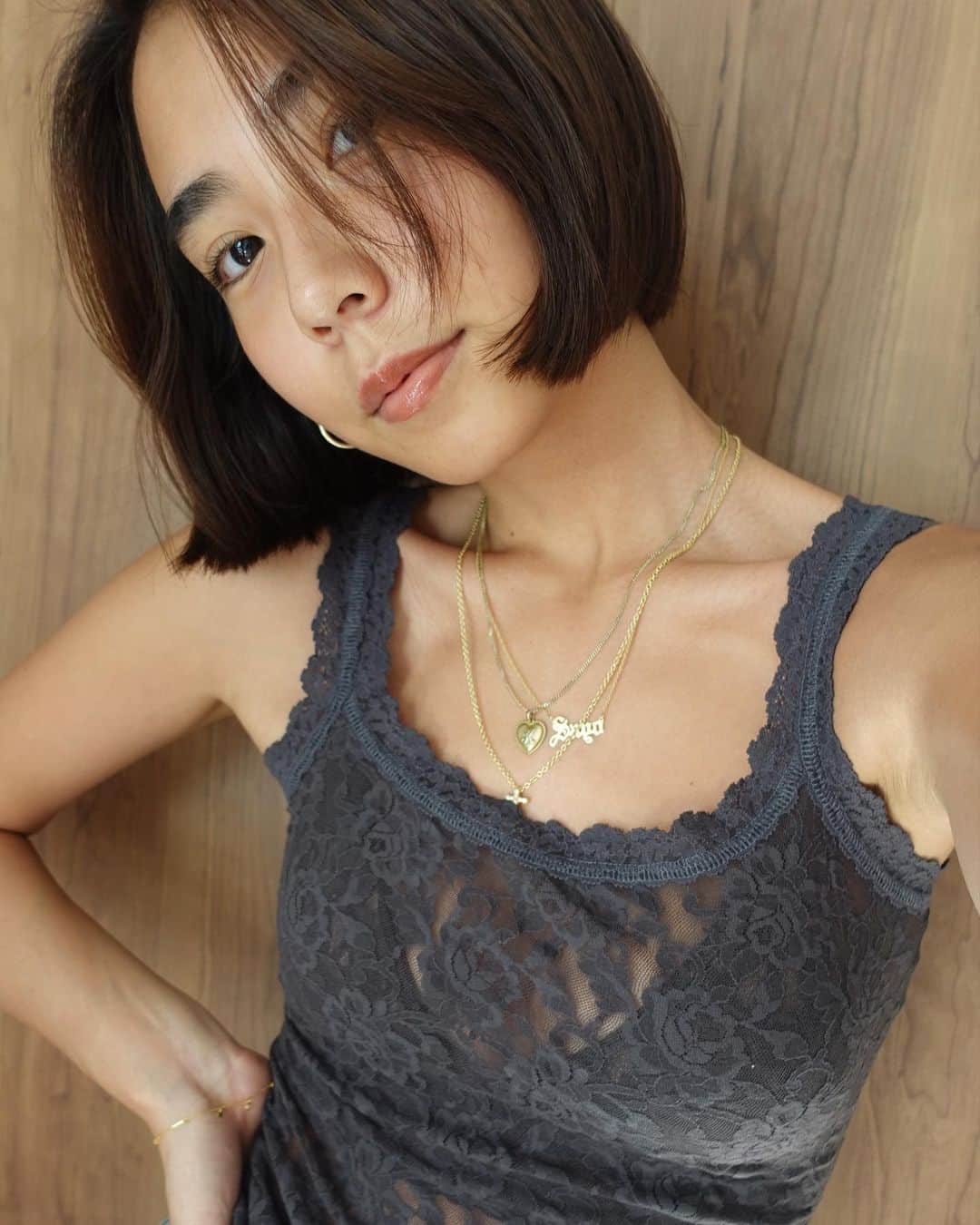 安保彩世のインスタグラム：「最近のﾜﾀｼ🦉🩶  ルームウェアでもおしゃれ私服でも 最高なタンクトップだわぁ🩶💞 テンション上がる〜✨ このグラナイトって色多分全種類持ってる。笑 なんならショーツは2枚づつぐらい持ってる気がする😂 おしゃれカラーなんだよね〜 大好きなものを身につけると幸せな気持ちになるね🥰  hpposayoで10%offだから みんなもチェックしてみて〜🤎 🧡💫 @hankypankyjapan 💫🧡 #pr」