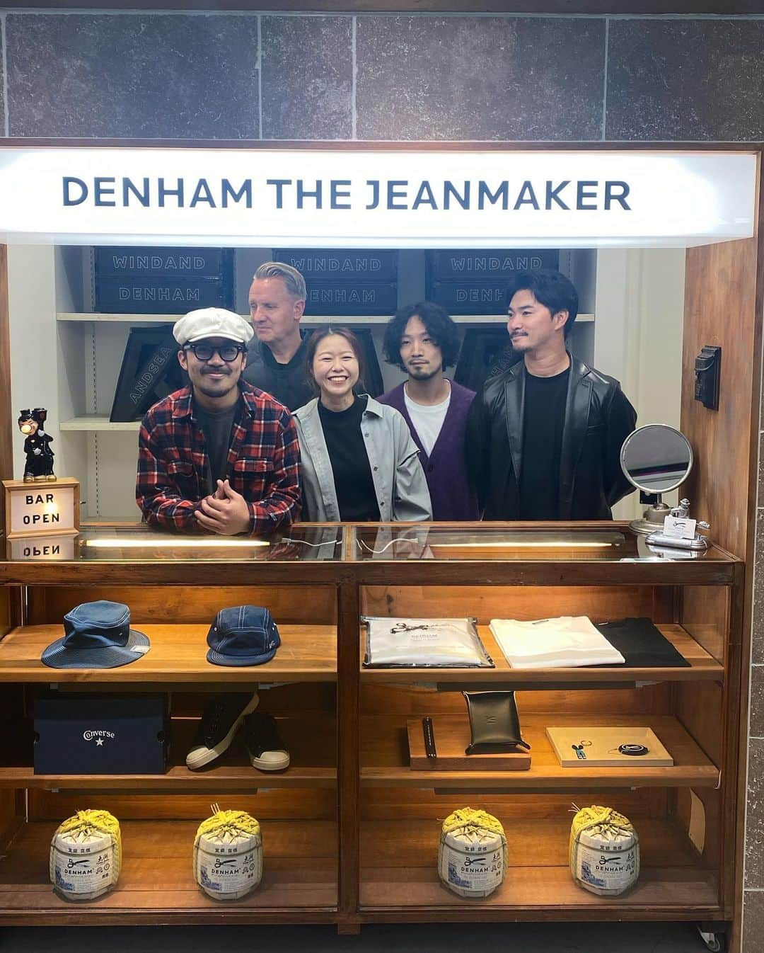 デンハムさんのインスタグラム写真 - (デンハムInstagram)「“Hello Tokyo”, another great day visiting our Tokyo stores, staff, friends and DENHAM fans 🙇‍♂️#denham #denhamjapan #jasondenham #denhamthejeanmaker #thetruthisinthedetails」10月30日 7時54分 - denhamthejeanmaker