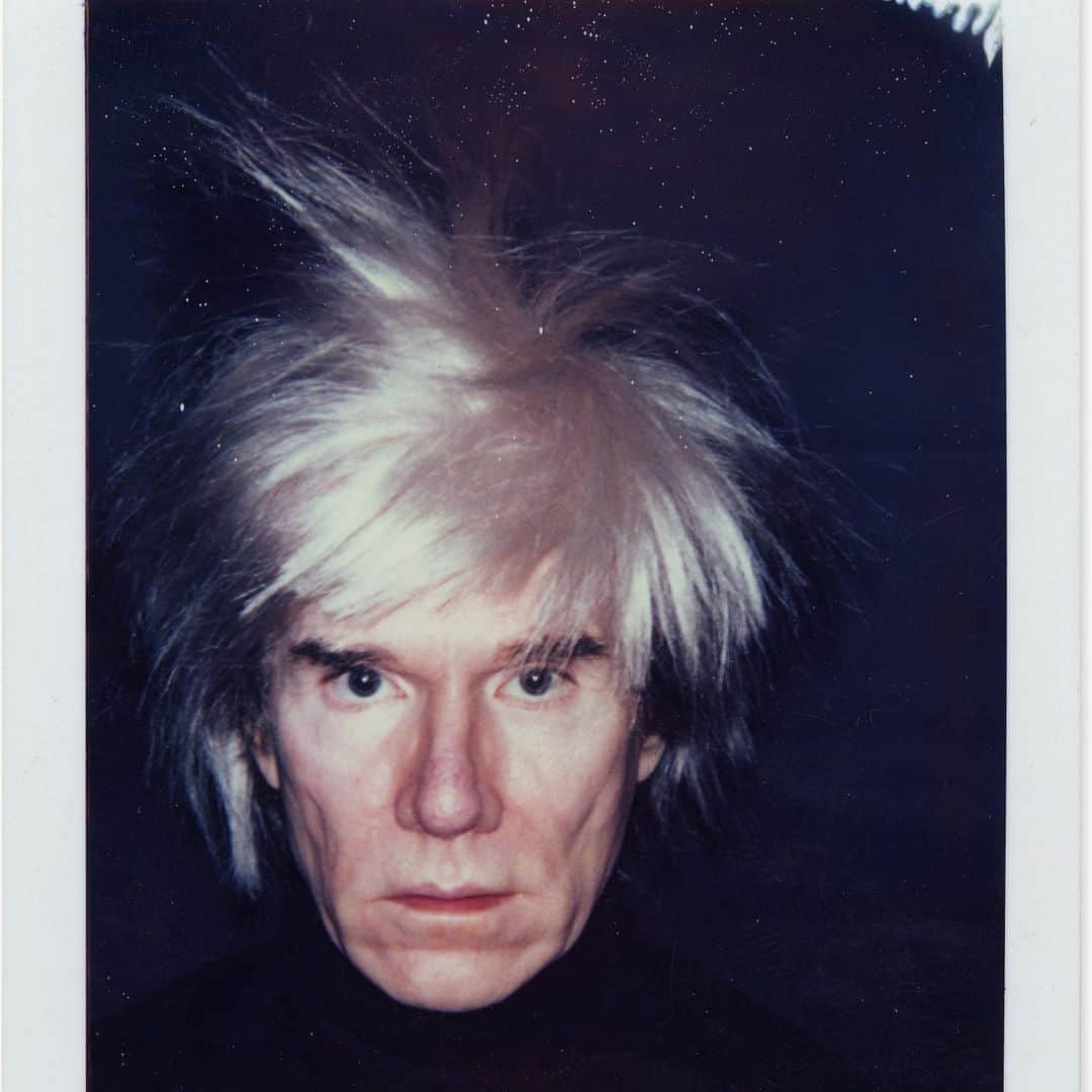 サザビーズさんのインスタグラム写真 - (サザビーズInstagram)「“If you want to know about Andy Warhol, then just look at the surface of my pictures, my movies and me, and there I am,” the artist once professed. “There’s nothing behind it.”  Emerging from slick, black lamina and shaded with graphic contours of red, white and blue camouflage, the most recognizable American artist of all time simultaneously appears and disappears in front of our eyes in ‘Self-Portrait’ from 1986. Here, Sotheby’s @the_lynx_eyed explains more.   One of the final self-portraits that Andy Warhol would create before his untimely death the following year, the work endures as his last grand artistic gesture and embodies the artist’s ultimate meditation on mortality, identity, and image: Warhol, who dedicated his career to exploring the construction of identity and the power of media, now turns to face his own mortality.  Emily Fisher Landau acquired the work the year after Warhol’s seminal 1986 exhibition at London’s Anthony d’Offay Gallery. Part of our daily series The Emily Fisher Landau Collection: Twentieth Century Art in Twenty Unforgettable Works leading up to the Evening Sale on 8 November at #SothebysNewYork. Discover more in our link in bio. #TheFisherLandauLegacy #AndyWarhol #Warhol」10月30日 7時48分 - sothebys