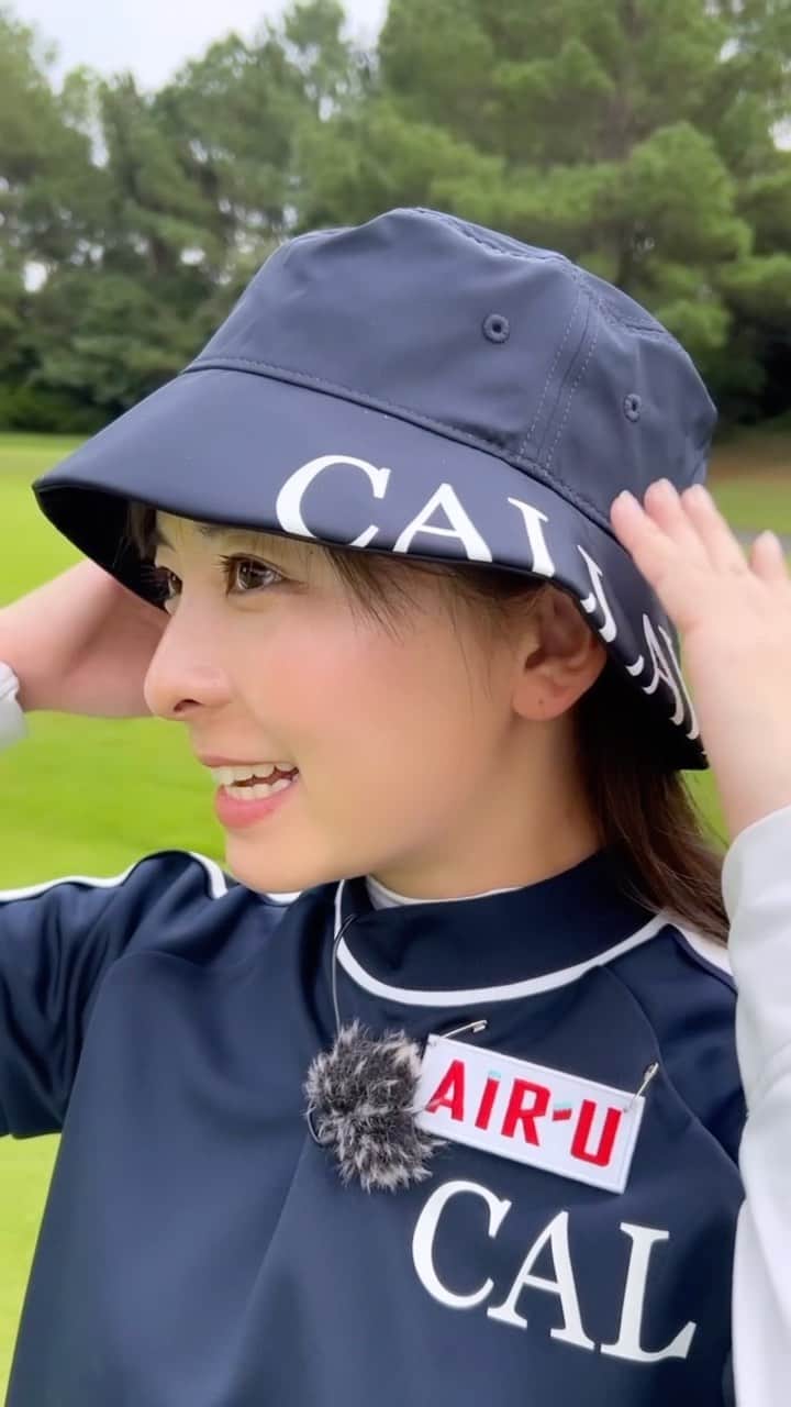 なみきのインスタグラム：「今回のウェアは @callawayapparel_japan さんです☺️ 紺色を基調としたコーデで、かっこかわいいをテーマにしてみました！ ワタシ的おすすめポイントはハットとトップス！！ どちらも表裏にわたってキャロウェイの文字が印刷されていておしゃれ⭐️ 統一感もでて、派手すぎずシンプルな中におしゃれが詰まっています！ ・ ・ #golf #GOLF #ゴルフ #ゴルフ女子 #ゴルフウェア #ゴルフウェアコーデ #キャロウェイ #キャロウェイゴルフ #キャロウェイアパレル #callaway #callawaygolf #callawayapparel #pr」