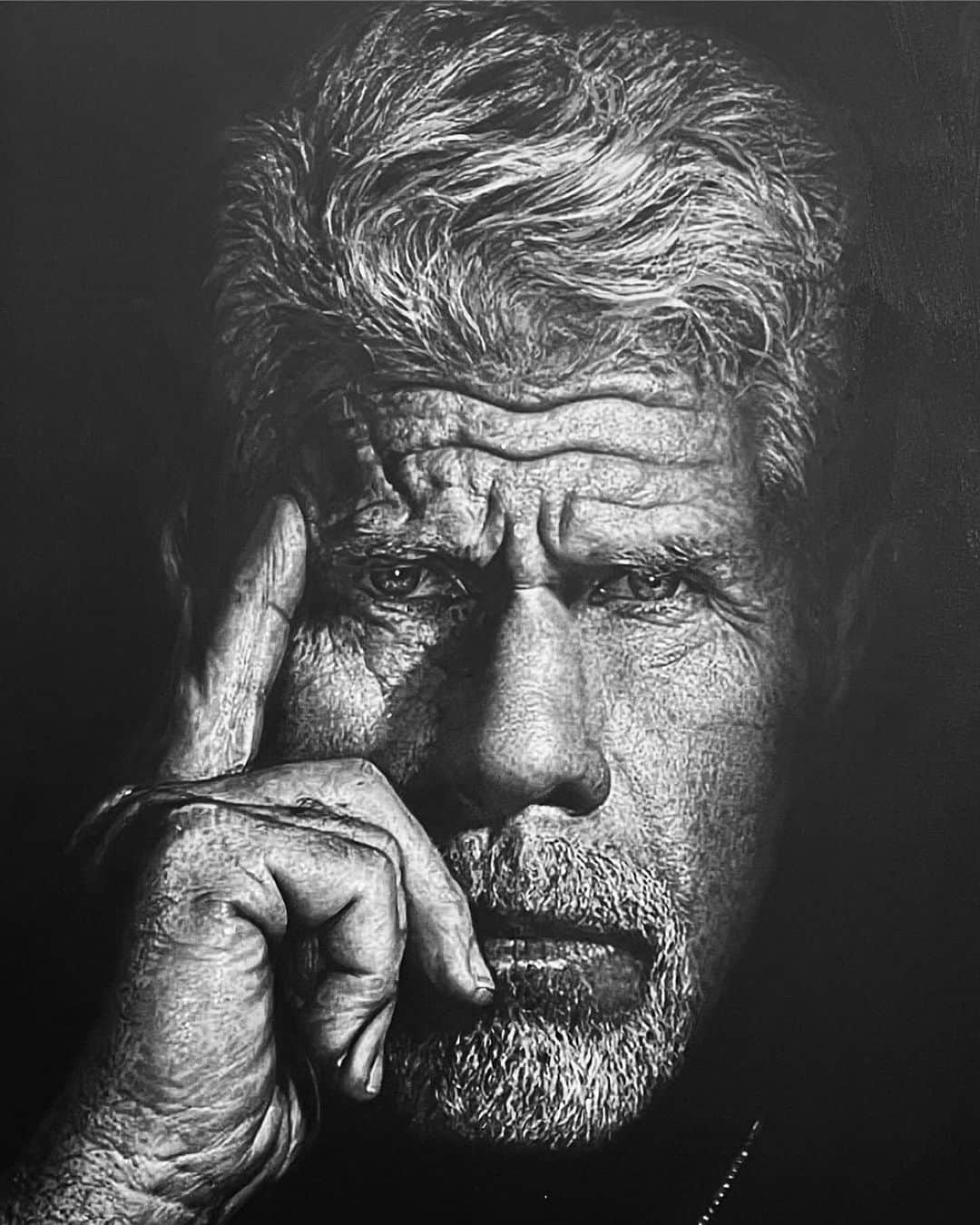 ロン・パールマンのインスタグラム：「Never stop being flattered when great artists direct their talents this way… with gratitude! Repost from @artbysamabdul • My latest painting, a tribute to Ron Perlman. I’ve been a fan since my childhood days, when I was captivated by his role in ‘Beauty and the Beast’. This artwork is a testament to my lifelong admiration.」