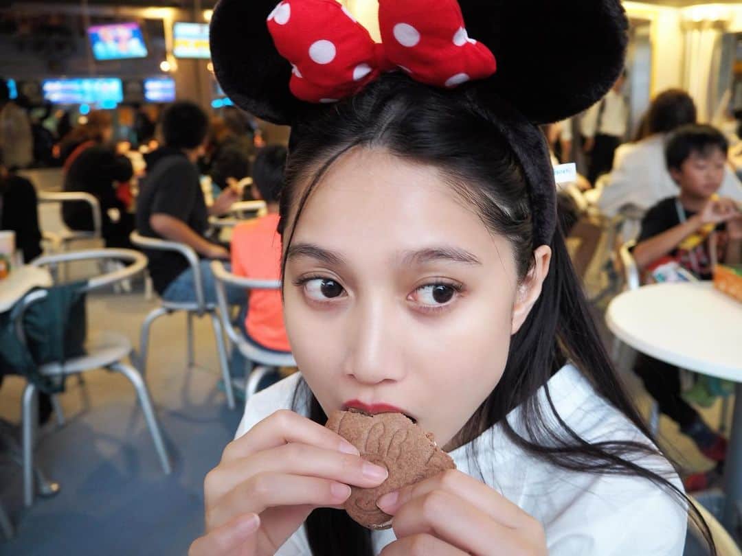 武田あやなのインスタグラム：「ディズニーで食べまくった  #ディズニー #東京ディズニーランド #ディズニーカチューシャ #ディズニーグルメ #tokyodisneyland #disney」