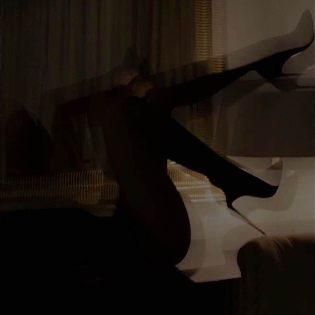 ステファニー・スコラーロのインスタグラム：「Cold hearts and heated floors」