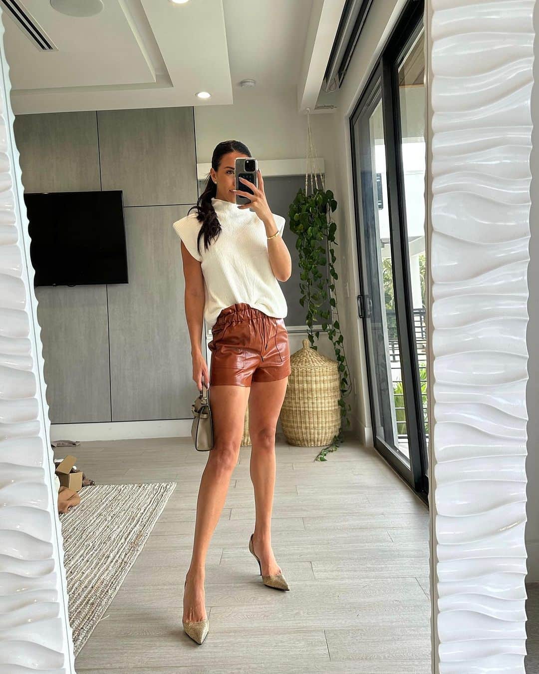 Ainsley Rodriguezのインスタグラム：「1,2 or 3? AMAZON FALL FAVES 😍! . If you missed the LIVE & want any of the outfits just head to the link in my bio and click the ‘AMAZON LIVE’ tab! . #fallfashion #fallfashionhaul #amazonfinds #amazonlive」