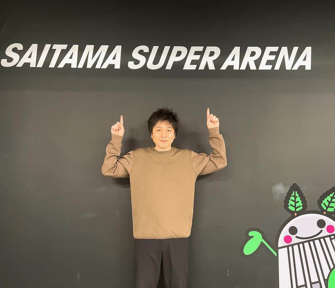 岐部昌幸のインスタグラム：「ゲームセンターCX 有野の挑戦 in さいたまスーパーアリーナ。15000人を前に有野課長だった1人で、スーパーマリオ3をはじめ、難関レトロゲーム7本に挑戦。大大大歓声で大盛り上がりでした！　お越しいただいたみなさん、ありがとうございました。配信もあります！　ネタバレになるのでやんわり書きますが、終始あくせくしっぱなしだった「アレ」声援ありがとうございました😊 #gccx #gccxさいたま」