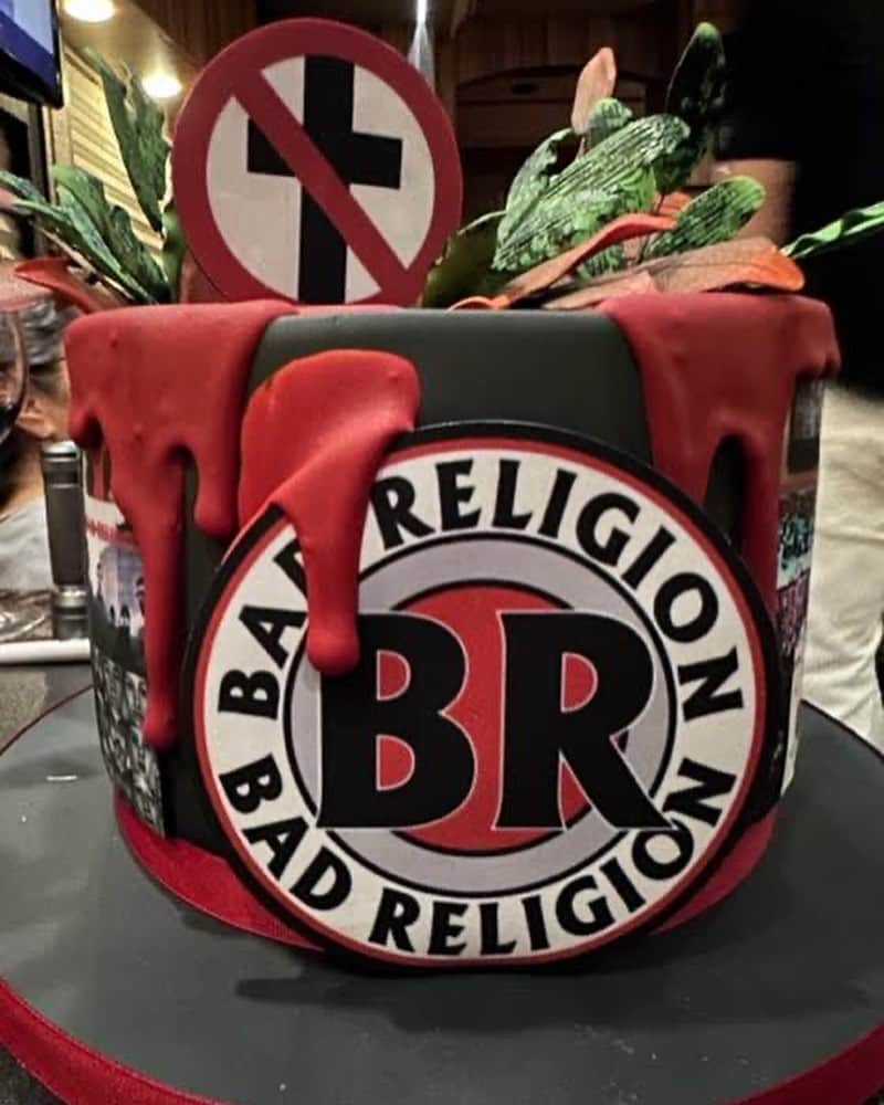 Bad Religionさんのインスタグラム写真 - (Bad ReligionInstagram)「Let him eat cake.  Thanks @cakebyjason」10月30日 8時35分 - badreligionband