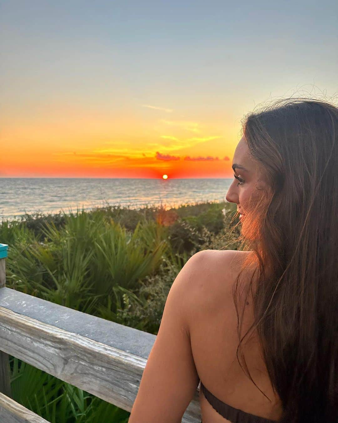 マギー・ニコルズのインスタグラム：「🌞🌙 🌸✨🌊💛」