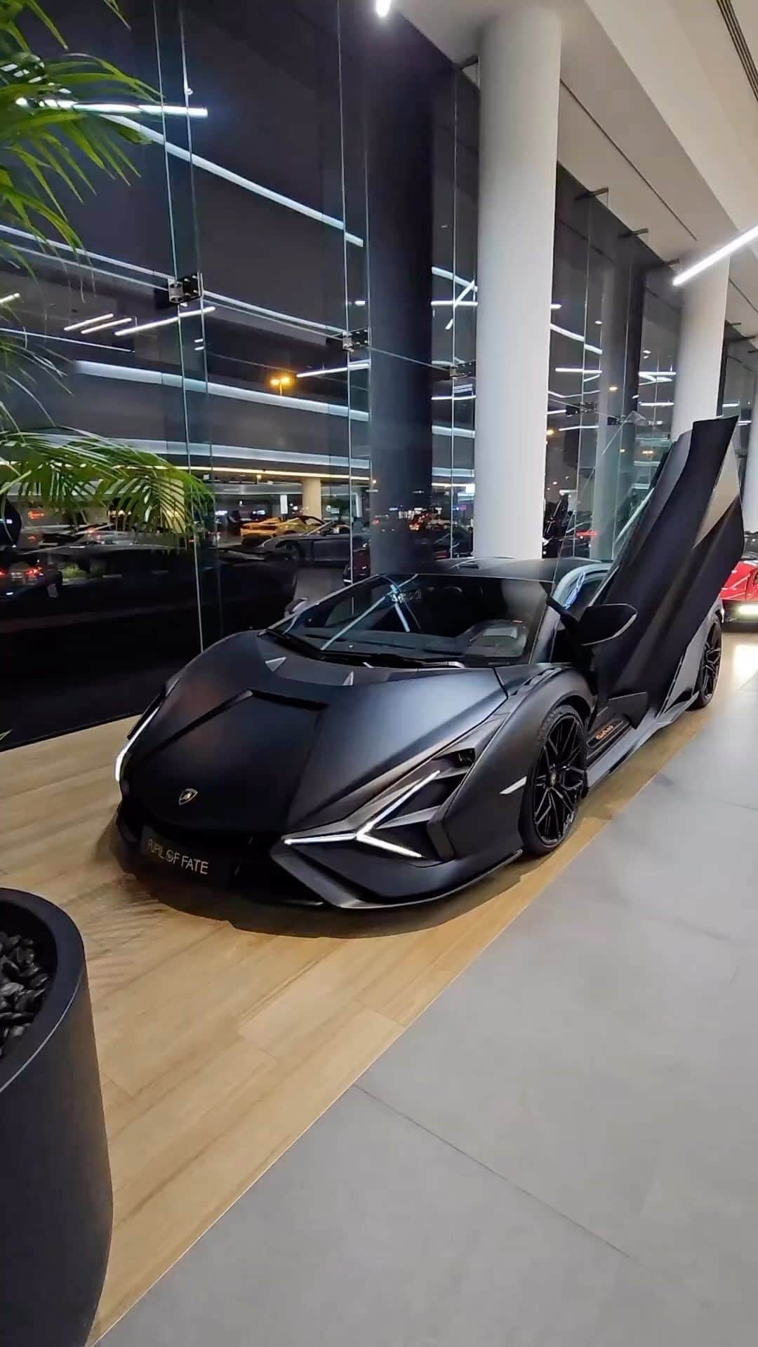 CarsWithoutLimitsのインスタグラム：「Unveiling raw power: Witness the breathtaking startup of the 1 of 63 Lamborghini Sian. 🚀🔥 #LamborghiniSian #SupercarHeaven Video @mikesupercarstopspeed」