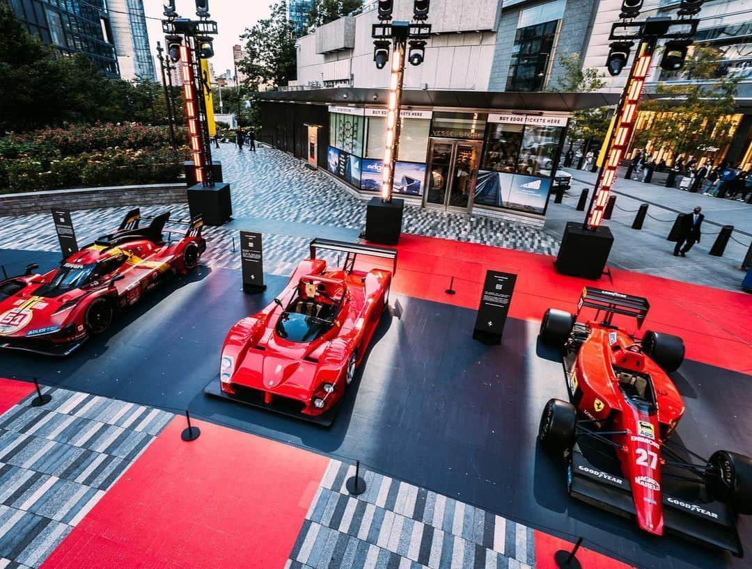 Ferrari USAさんのインスタグラム写真 - (Ferrari USAInstagram)「On this #SupercarSunday, an ode to the #FerrariGameChangers on display at Hudson Yards and the Ferraristi who came to experience them. #Ferrari」10月30日 8時45分 - ferrariusa