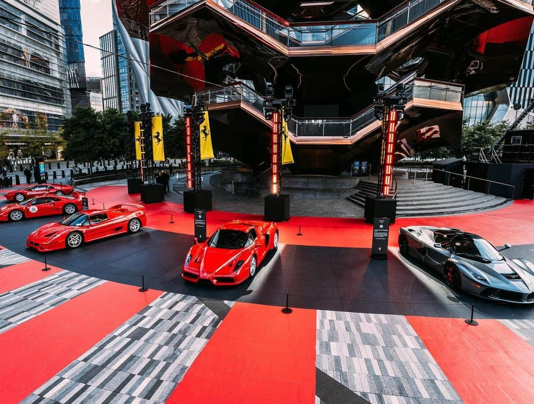 Ferrari USAさんのインスタグラム写真 - (Ferrari USAInstagram)「On this #SupercarSunday, an ode to the #FerrariGameChangers on display at Hudson Yards and the Ferraristi who came to experience them. #Ferrari」10月30日 8時45分 - ferrariusa