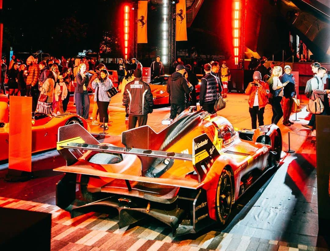 Ferrari USAさんのインスタグラム写真 - (Ferrari USAInstagram)「On this #SupercarSunday, an ode to the #FerrariGameChangers on display at Hudson Yards and the Ferraristi who came to experience them. #Ferrari」10月30日 8時45分 - ferrariusa