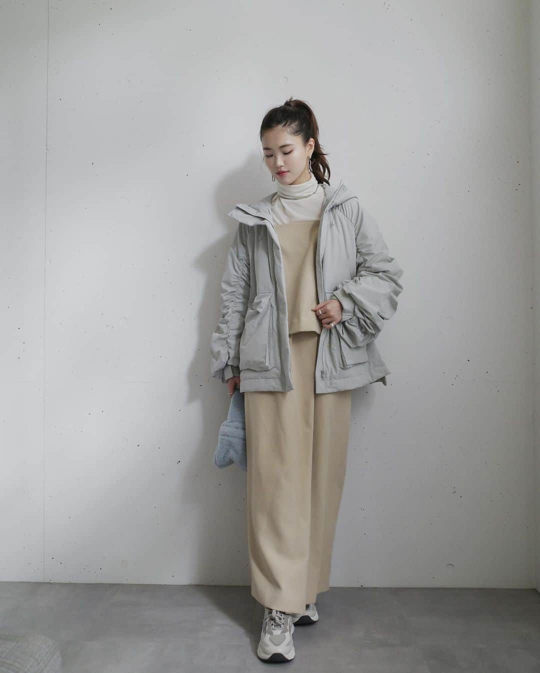 USAGI ONLINEさんのインスタグラム写真 - (USAGI ONLINEInstagram)「【THE COAT LAB 2023】  マテリアルやディテールにたくさんのこだわりを 詰め込んだプレミアムなコートが集う“THE COAT LAB”。  それぞれのブランドがイメージするインフルエンサーを迎え、スペシャルなページをお届け。  brand：emmi( @emmi.jp ) model：影山カレン( @karen.kgy )  広告デザイナー・ディレクター  【コートラボ】中わた入り撥水コート　35,200yen 【コートラボ】4wayレイヤードコート　49,500yen  #usagionline #ウサギオンライン #thecoatlab_2023  #emmi #emmiatelier #エミ」10月30日 8時48分 - usagionline