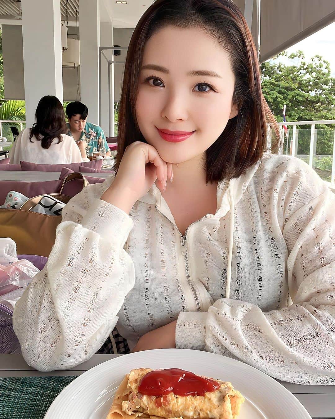 江頭ひなたのインスタグラム：「おはよー！プーケットに来ています❤️  I came to Phuket ฉันมาภูเก็ต  #thai #thailand #thailandtravel #travel #trip #タイ旅行 #海外旅行 #タイ #バンコク #プーケット #ภูเก็ต #phuket」