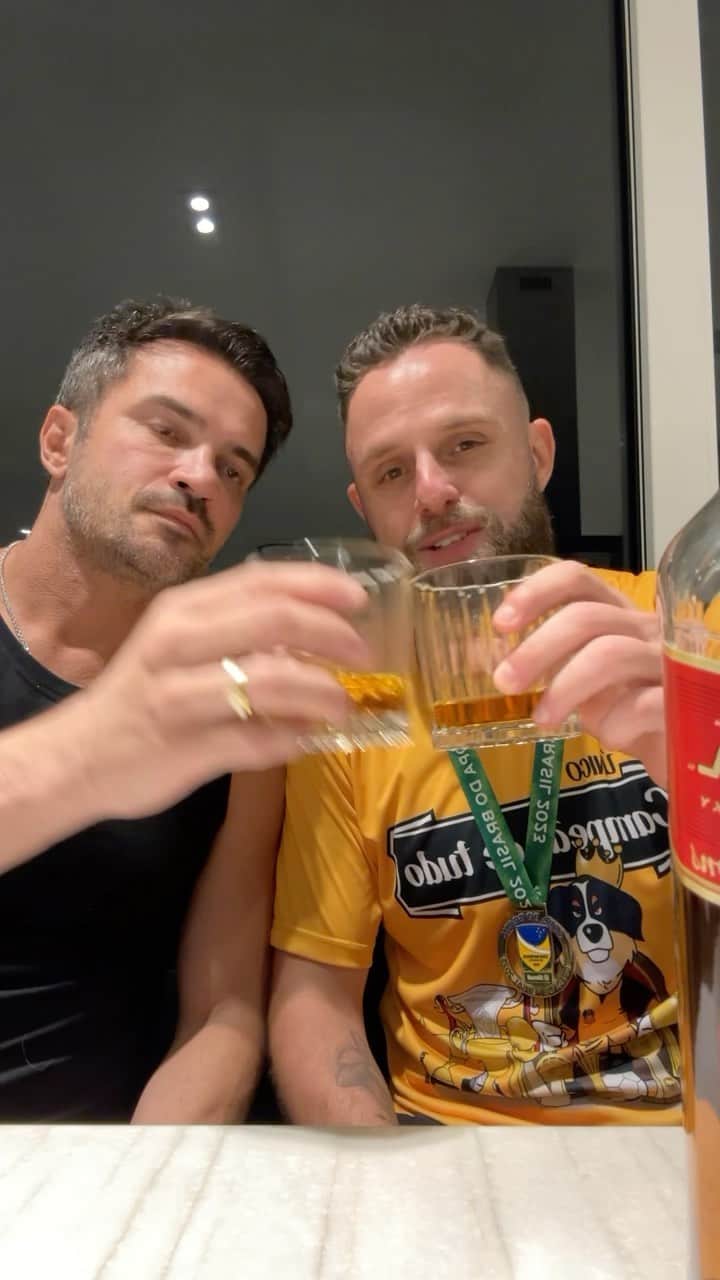 アレッサンドロ・ローザ・ヴィエイラのインスタグラム：「Com o Rei 👑.  Zeramos o Game, bem que vc falou, vamos fazer história CABEÇA.  Seguimos fazendo.」