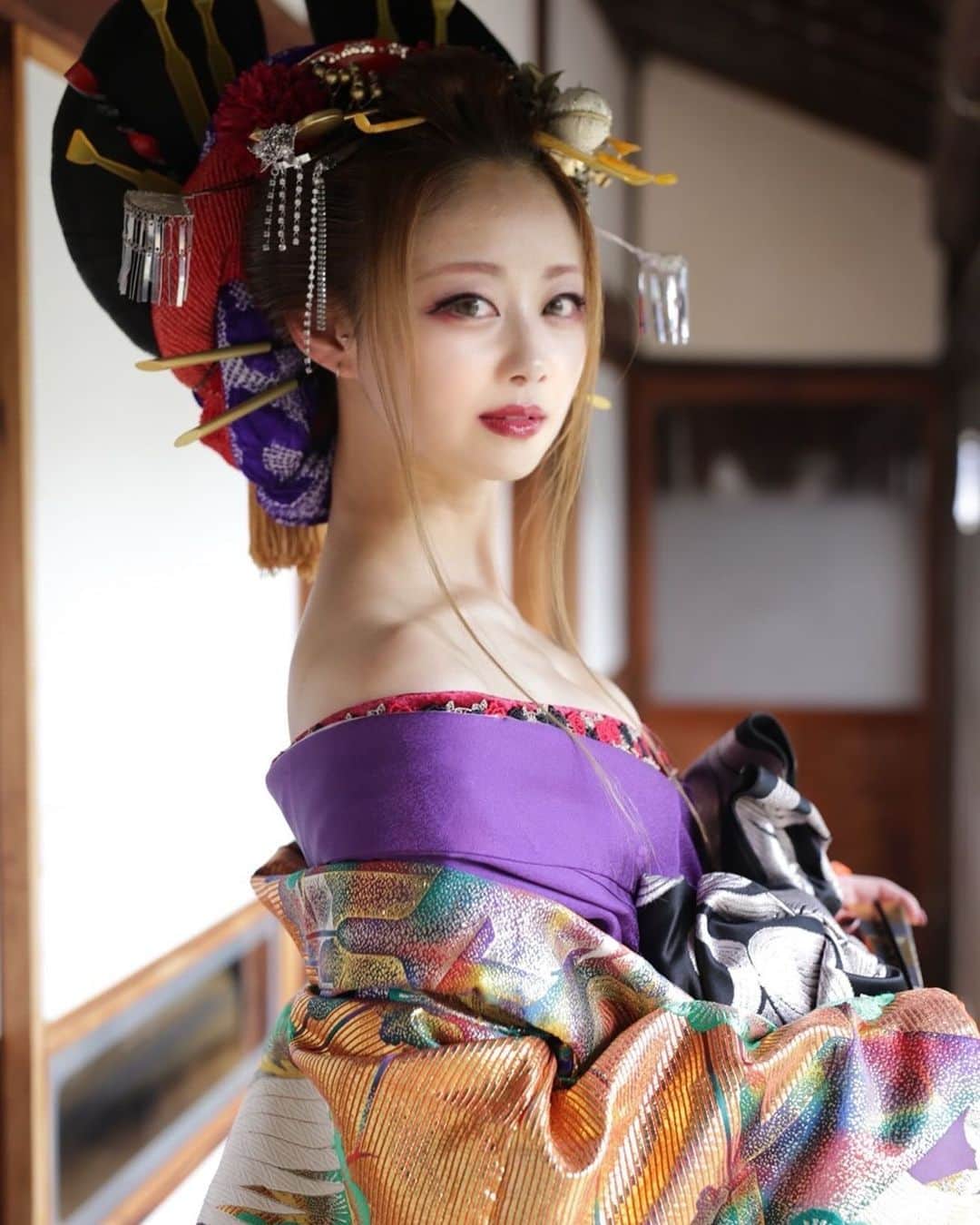 小川舞さんのインスタグラム写真 - (小川舞Instagram)「おはようございます☀️ 今週もがんばりましょー ⁡ ⁡ #花魁 #着物 #和服 #kimono #wafuku  #ポートレート #portrait #フォロワー募集中  #japanese #japan #japanesegirl #followme  #ロングヘアー #茶髪 #お洒落さんと繋がりたい #セルフィ#你好 #안녕하세요 #gm」10月30日 8時54分 - maimai.o0616