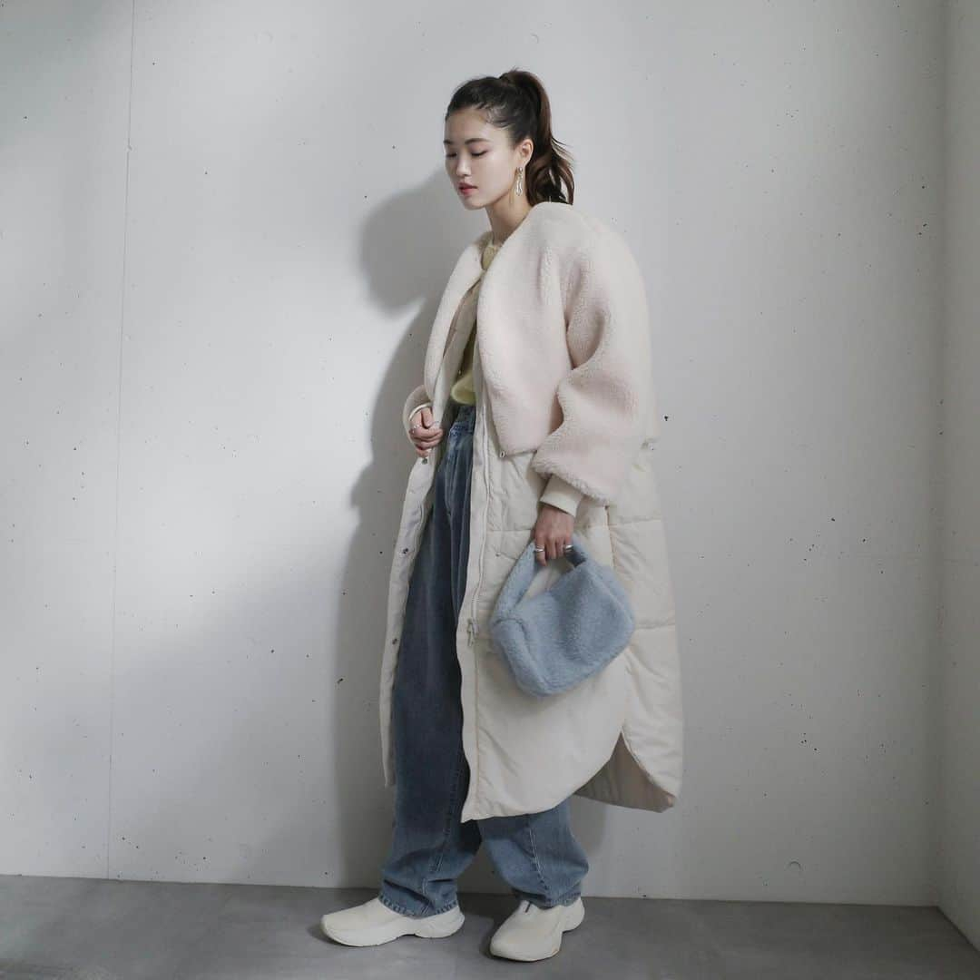 USAGI ONLINEさんのインスタグラム写真 - (USAGI ONLINEInstagram)「「THE COAT LAB」 人気ブランドが集結！心ときめくプレミアムコート  マッシュスタイルラボとウサギオンラインの人気ブランドから、 マテリアルやディテールにこだわったプレミアムなコートが集結。  ファッションに合わせて楽しめるカラーや 今の気分を取り入れつつも長く愛せる上質な素材感。 様々なシーンに寄り添い、思わず出掛けたくなるようなコートを ＜THE COAT LAB＞のために特別にデザインしてご用意しました。  10月25日(水)を皮切りに、USAGI ONLINE にて先行販売がスタート。 11月1日(水)より、東京、名古屋、大阪、神戸、福岡の 各「THE COAT LAB」POP UP STORE とUSAGI ONLINE STORE にて展開致します。  ■MASH GROUP BRAND SNIDEL FRAY I.D LILY BROWN Mila Owen FURFUR emmi styling/ CELFORD MIESROHE  ■SELECT BRAND Bibiy. RANDEBOO ETRÉ TOKYO ánuans  ■LIMITED ITEMS EVENT 10.25 wed - 12.5 sun USAGI ONLINE  11.1 wed - 11.7 tue 大丸神戸店 1階 メインステージ 電話：078-331-8121（大代表）  11.22 wed - 11.28 tue 銀座三越 本館3階 GINZAステージ 電話：03-3562-1111（大代表）  11.22 wed - 11.28 tue 阪急うめだ本店 3階 プロモーションスペース3 電話：06-6361-1381（大代表）  11.22 wed - 11.28 tue ジェイアール名古屋タカシマヤ 5F ローズパティオ 電話 052-566-1101 （大代表）  11.22 wed - 11.28 tue 博多阪急 1階 メディアステージ 電話：092-461-1381（大代表）  11.27 sun – 12.5 tue ルミネ新宿 ルミネ2 2階 ミラ オーウェン前イベントスペース 電話 080-7169-1881（お客様直通電話）  【USAGI ONLINE STORE】 11.2 thu - 11.12 sun ラフォーレ原宿店 1.5階 BRAND：SNIDEL/LILY BROWN/CELFORD 電話：03-6438-9460（お客様直通電話）  ■SPECIAL ITEMS それぞれのブランドから冬の装いを華やかに彩るバッグも登場。 ※数量限定の為、なくなり次第終了とさせていただきます。  ■NOVELTY 各イベント期間中にコートをお買い上げいただいたお客様に、イベント限定の「オリジナルキャップ」をプレゼントいたします。 ※USAGI ONLINEサイトでご購入のお客様はカラーをお選び頂くことができません。 ※数量限定の為、なくなり次第終了とさせていただきます。  #thecoatlab_2023 #usagionline #ウサギオンライン #bibiy #SNIDEL #frayid #celford #styling/ #miesrohe #etretokyo #lilybrown #emmi」10月30日 8時58分 - usagionline