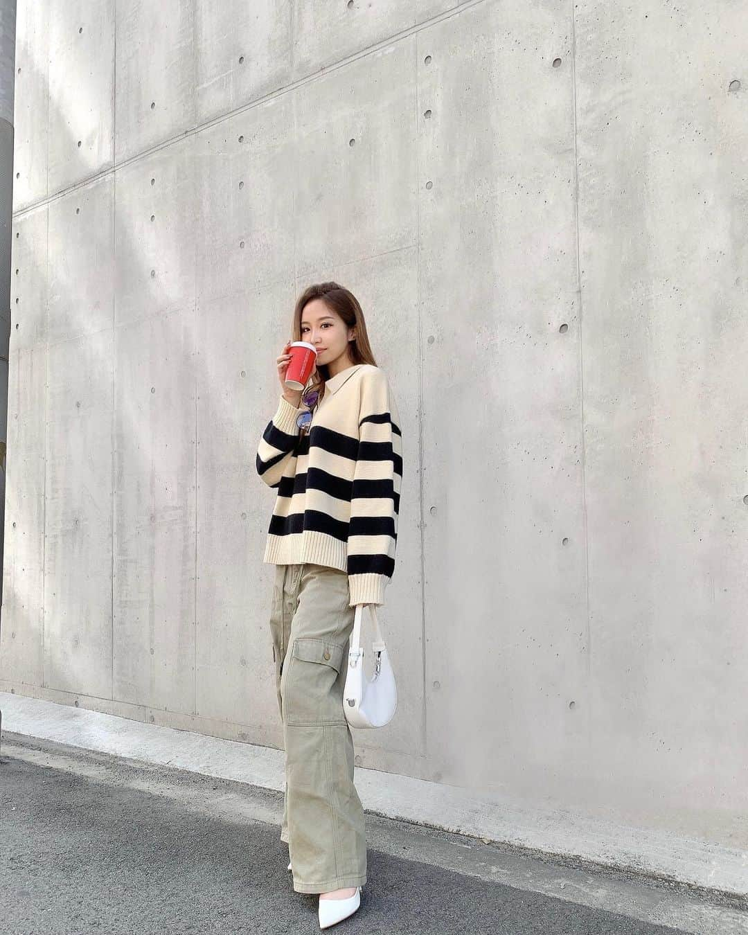 MISAKIさんのインスタグラム写真 - (MISAKIInstagram)「★  𝐃𝐚𝐲 𝟔  おはよ☕️  7日間、7つのSHEINスタイル✨  @shein_japan  @sheinofficial   ☑︎アイテム検索ID Tops →  11089837 Pumps → 13087761  ☑︎クーポンコード 【 SHEINSW4067 】  #SHEINstyleweek #SHEINforAll #ad #今日のコーデ #今日のメイク #マツエク #ファッション #カジュアルコーデ #大人カジュアル #大人かわいい #ロングヘア #ベージュカラー #apex女子 #ゲーマー女子」10月30日 9時05分 - y.bellafiorire