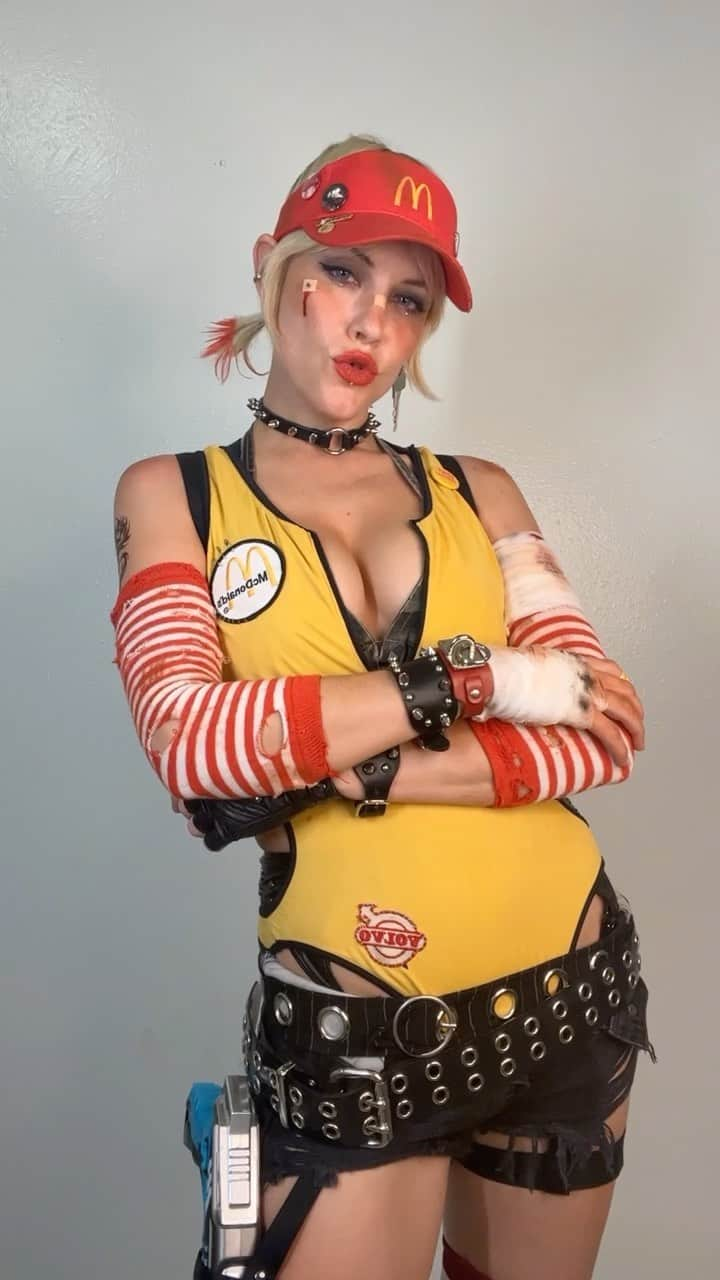 Ashley Smithのインスタグラム：「New skin unlocked 🔓 Tank Girl X McDonald’s 🍟🔫」