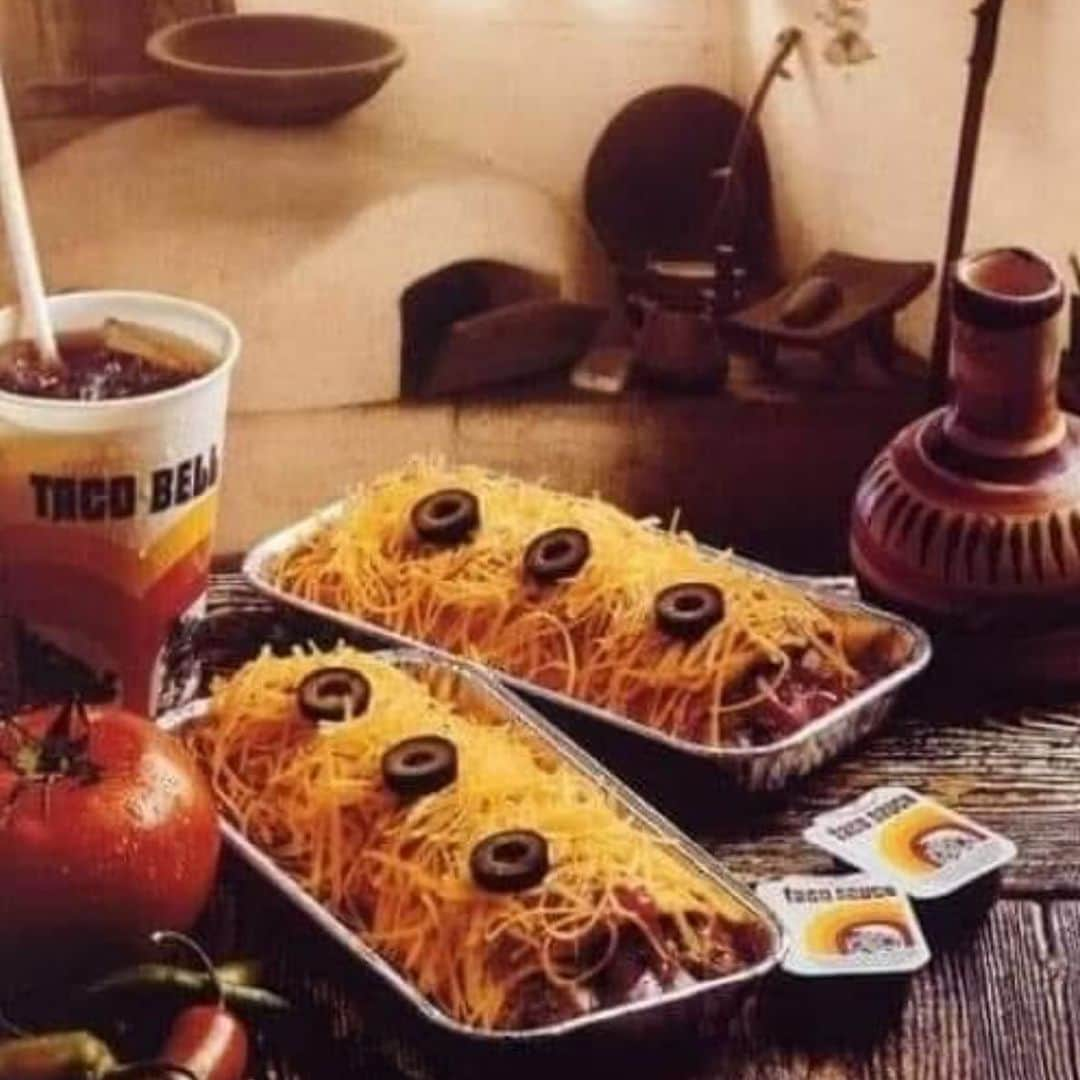 ベイビー・バッシュさんのインスタグラム写真 - (ベイビー・バッシュInstagram)「Youngsters wouldn’t Understand about the ENCHIRITO mayne!! The Mild sauce hit different back then! lol #TacoBell」10月30日 9時07分 - babybash