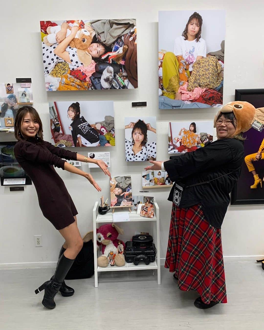のインスタグラム：「リアルポートレート展2023. 無事閉幕しました！ 今年は個人枠でMEGURAさん、 TEAM PENTAXでは佐藤さん に展示頂きました💓  しかもなんと双方とも 賞を頂くことができて 本当に嬉しい🥺✨  どちらもカメラマンさんの人柄が 全面に出てる写真で綺麗で楽しくて 私も大好きな作品です！  MEGURAさん！ 3年前、それまで見るだけだったリアポをモデルとして展示してくれたあの時から感謝でいっぱいです。  毎年毎年、自分の好きに対して全力で それを形にして作り上げてしまう MEGURAさんを本当に尊敬するし大好きです〜！！！！  今年は過去3年分の要素もところどころに入れて 過去作品を知ってくださる方には この時の作品が好きだった、とか これあの時のだよね、とか話してくださり 誰かの印象に残った作品であったことに非常に嬉しく思います。  今後もMEGURAさんとしか作れない作品たちを一緒にたくさん作っていきたい！  佐藤さん 佐藤さんの撮る作品はどれも とっても優しくて丁寧で、 展示って人柄というか性格というか 出るよなあ、、、ってあらためて感じました。  細かい部分までの配慮だったり工夫があって、いつもとっても綺麗に仕上げて下さるので これ自分なの、、！？な気持ちによくなっています。笑  お2人とも本当に本当にありがとう、 そしておめでとうございます！  今後ともよろしくお願いします！ 私も頑張ります！！！  . #リアポ名古屋2023  #tlをリアポで埋め尽くす   ⁡ ＊ … * … ＊ … * …＊ … * … ＊ … * …＊ … * …  愛知県を拠点として 広告、アパレル、展示、グラビア等 フリーランスモデルとして活動しています。 全国遠征可能です✈️  撮影依頼はDMまたは公式LINEまで お気軽にお声がけください🙇‍♀️ 詳細はプロフィールリンクにて🔗  ⁡ いろんな作品に挑戦したい！ ⁡ ⁡ #photography #instagood #instagramjapan #good_portraits_world 　#model #jp_mood #daily_photo_jpn 　 #ファインダー越しの私の世界 #カメラ好きな人と繋がりたい #カメラマンさんと繋がりたい  #被写体募集中 #カメラ女子 #モデルさんと繋がりたい　#portrait #ポートレート #photo #smile #photographer #一眼レフ #ig_japan  #instalike #美脚　#美脚モデル軍団　#japan #グラビア」