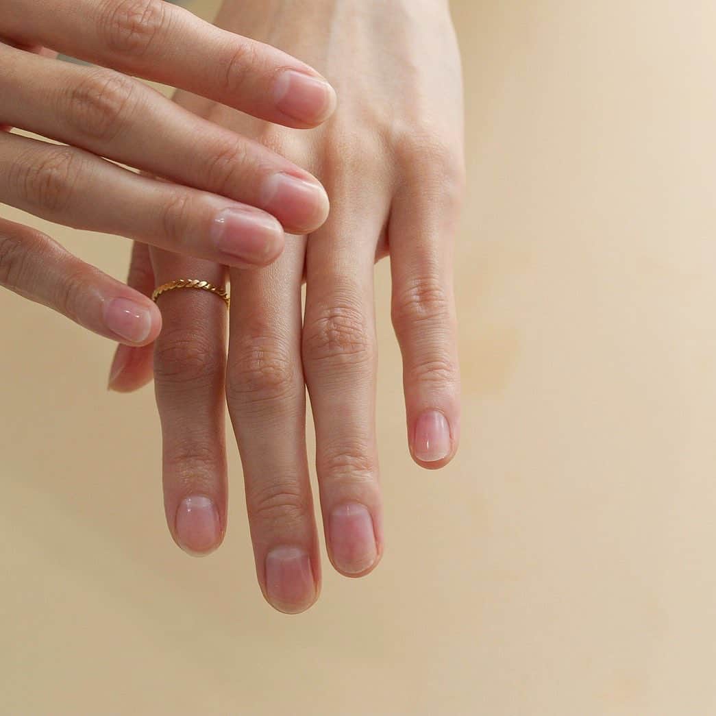 inthinkのインスタグラム：「⁡ ⁡ nail care✨ ⁡ 甘皮周りをケアして すっきり艶やかなお手元に ⁡ designed by @inthink_mgr  ⁡ ⁡ ＿＿＿＿＿＿＿＿＿＿＿＿＿＿＿＿＿＿＿＿ ⁡ ℡ 03-6418-5091 ⁡ 〒150-0001 東京都渋谷区神宮前6-23-6浅井ビル5F ⁡ inthink」