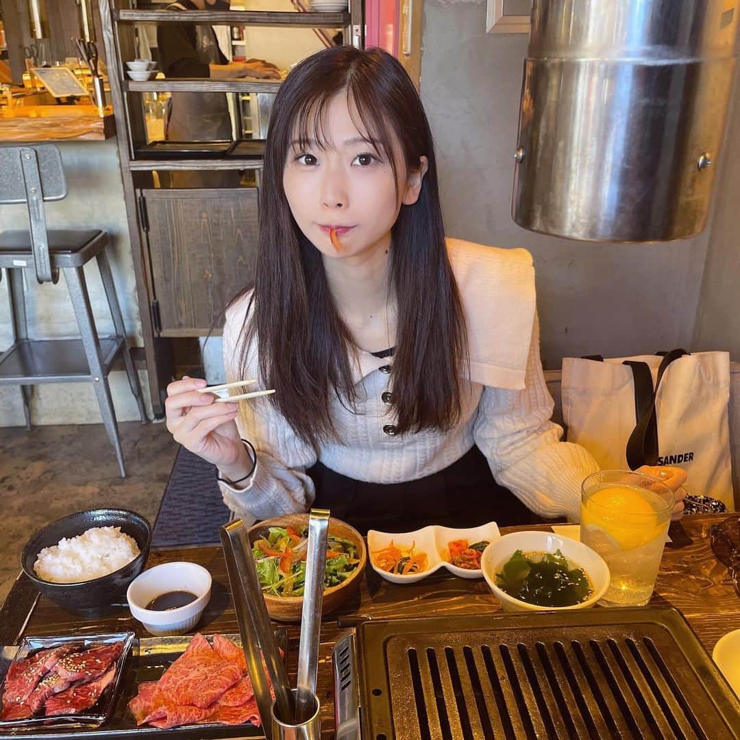 塩野響子さんのインスタグラム写真 - (塩野響子Instagram)「⠀ 彩奈ちゃんと#ニクアザブ で焼肉ランチ🍴🍖 ⠀ ランチメニューと、追加でハツを単品で！(最後の写メ) ⠀ 全部美味しかったあ♡♡♡ 美味しくてお肉に夢中になってたら お肉食べてる写真撮るの忘れた😉笑 ⠀ ⠀  PR @nikuazabu.gakudai #焼肉ランチ #焼肉 #学芸大学 #自由が丘 #焼肉デート #一人焼肉 #ニクアザブ学芸大学店 #学芸大学焼肉」10月30日 9時29分 - kyondayo1206