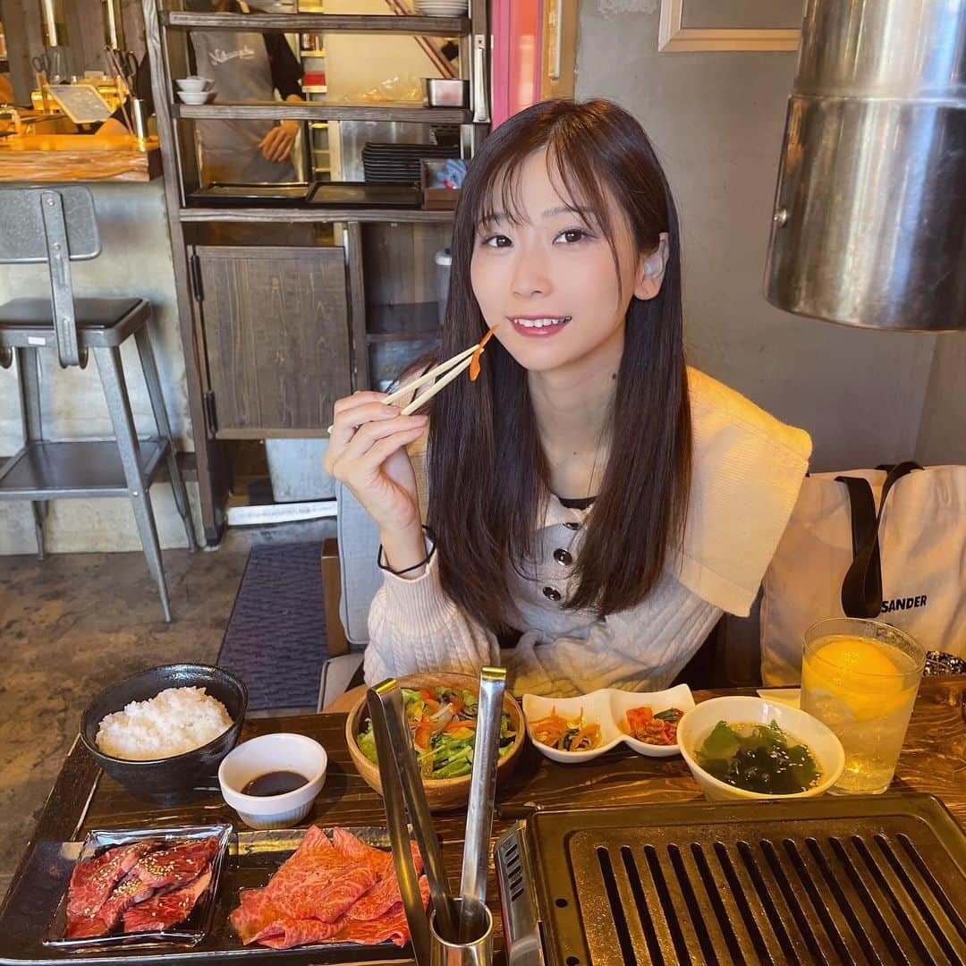 塩野響子さんのインスタグラム写真 - (塩野響子Instagram)「⠀ 彩奈ちゃんと#ニクアザブ で焼肉ランチ🍴🍖 ⠀ ランチメニューと、追加でハツを単品で！(最後の写メ) ⠀ 全部美味しかったあ♡♡♡ 美味しくてお肉に夢中になってたら お肉食べてる写真撮るの忘れた😉笑 ⠀ ⠀  PR @nikuazabu.gakudai #焼肉ランチ #焼肉 #学芸大学 #自由が丘 #焼肉デート #一人焼肉 #ニクアザブ学芸大学店 #学芸大学焼肉」10月30日 9時29分 - kyondayo1206