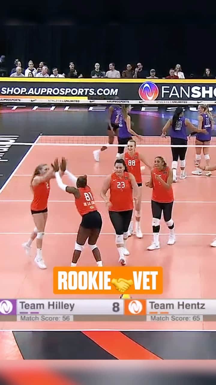ベタニア・デラクルスのインスタグラム：「This duo is on fire 🔥  Betty and Brooke have a combined 27 kills tonight 💪」