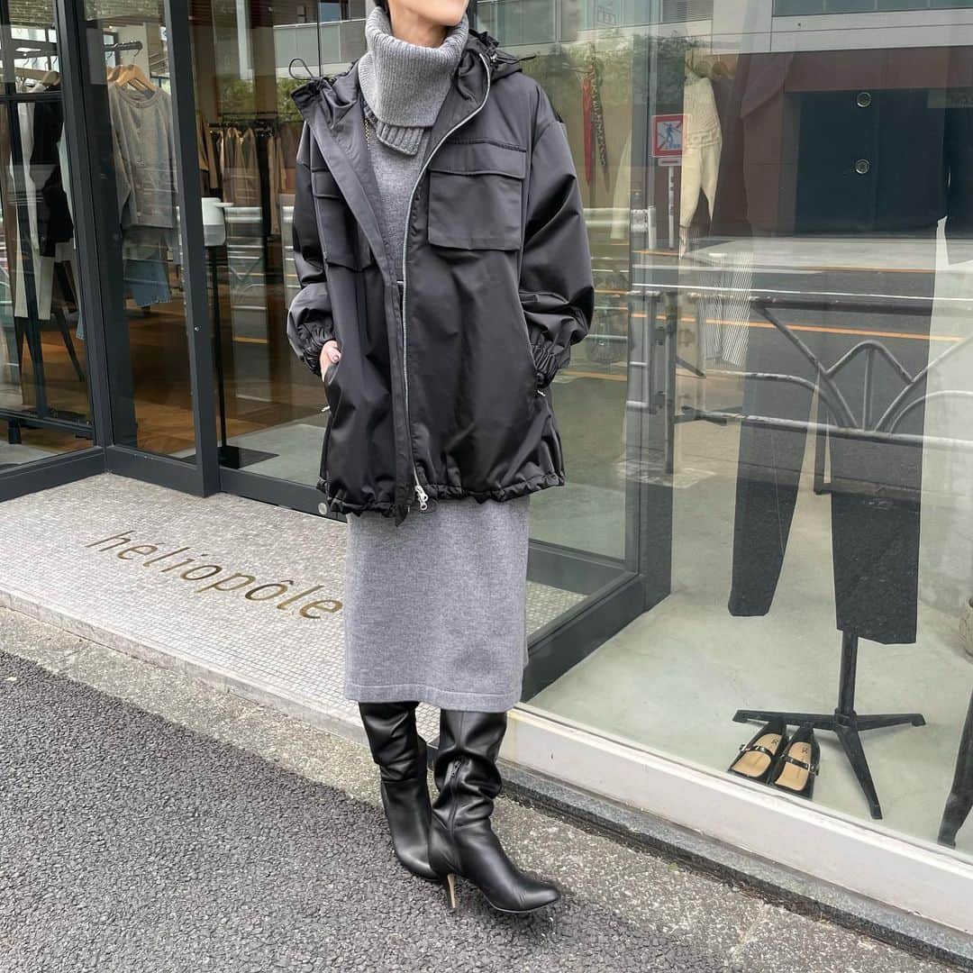 エリオポールのインスタグラム：「2023 Winter Collection  the FIELD COAT  71.500yen / HÉLIOPÔLE   Ref: 23003015021HN Color: Beige. Black Size: 36. 38  下記店舗にてお電話での通販を承っております。  HELIOPOLE代官山店  03 3770 6438  HELIOPOLE 札幌店  011 209 5455  @heliopole_official #HELIOPOLE  #エリオポール」