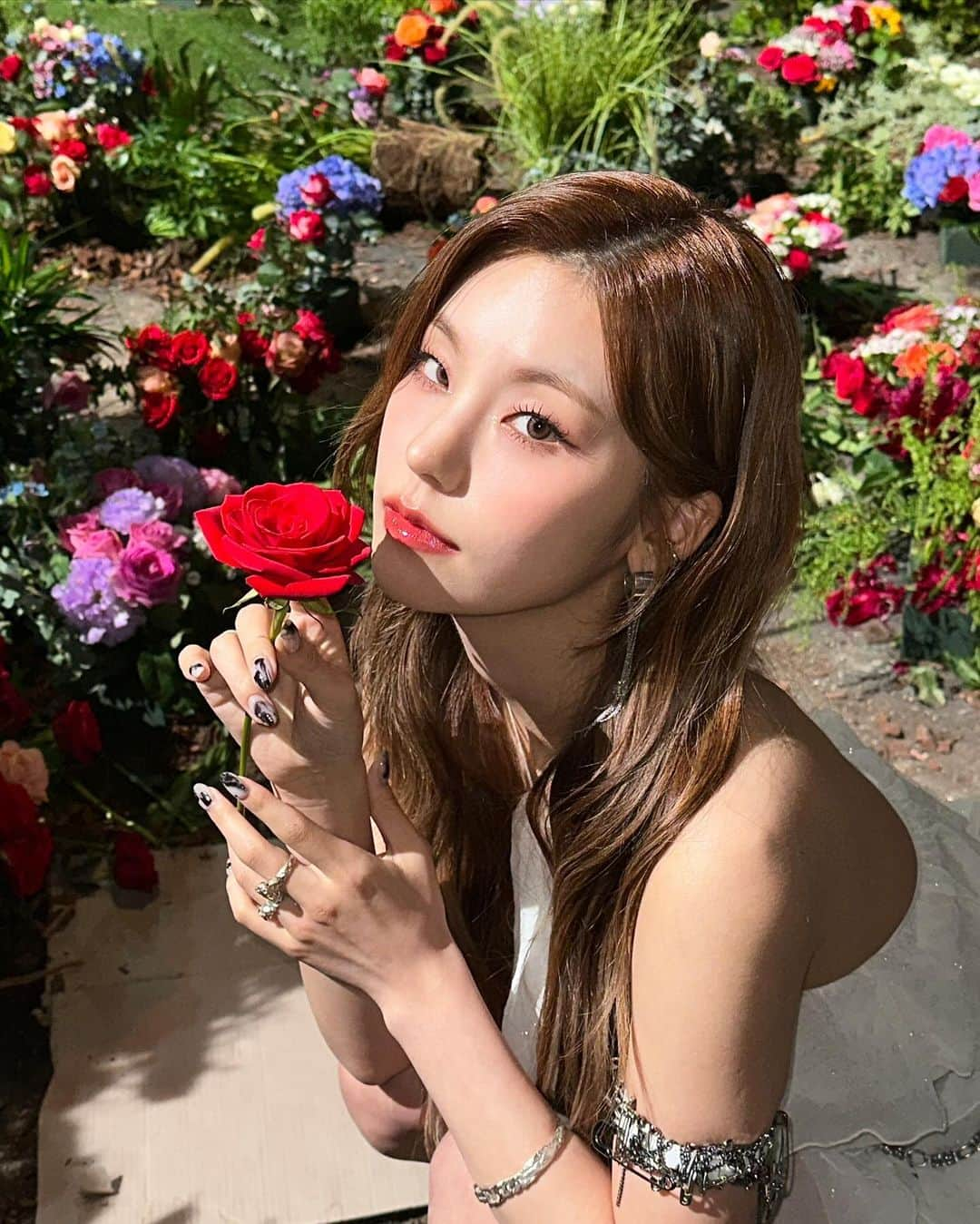 ITZYさんのインスタグラム写真 - (ITZYInstagram)「🌹」10月30日 9時41分 - itzy.all.in.us