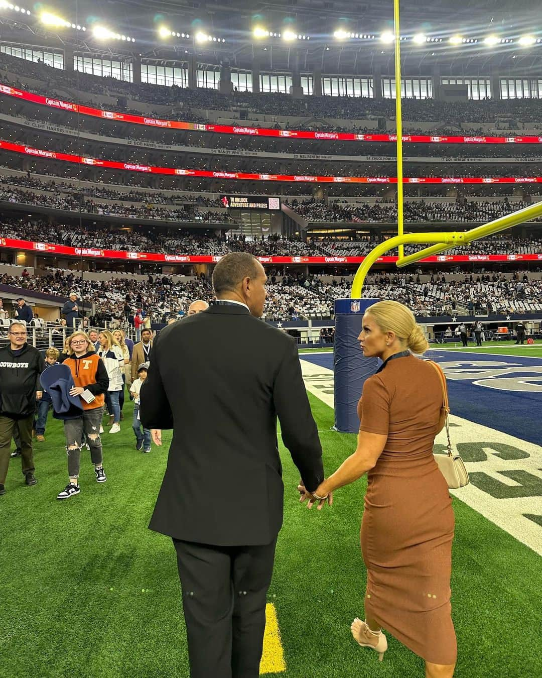 アレックス・ロドリゲスさんのインスタグラム写真 - (アレックス・ロドリゲスInstagram)「Always love coming back to Texas, and after many years of friendship Jerry Jones still continues to impress me with the way he runs the @dallascowboys organization… there’s nothing quite like it.」10月30日 9時51分 - arod