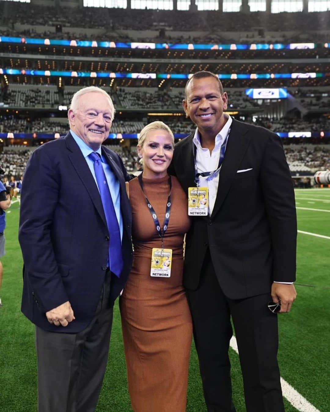 アレックス・ロドリゲスのインスタグラム：「Always love coming back to Texas, and after many years of friendship Jerry Jones still continues to impress me with the way he runs the @dallascowboys organization… there’s nothing quite like it.」