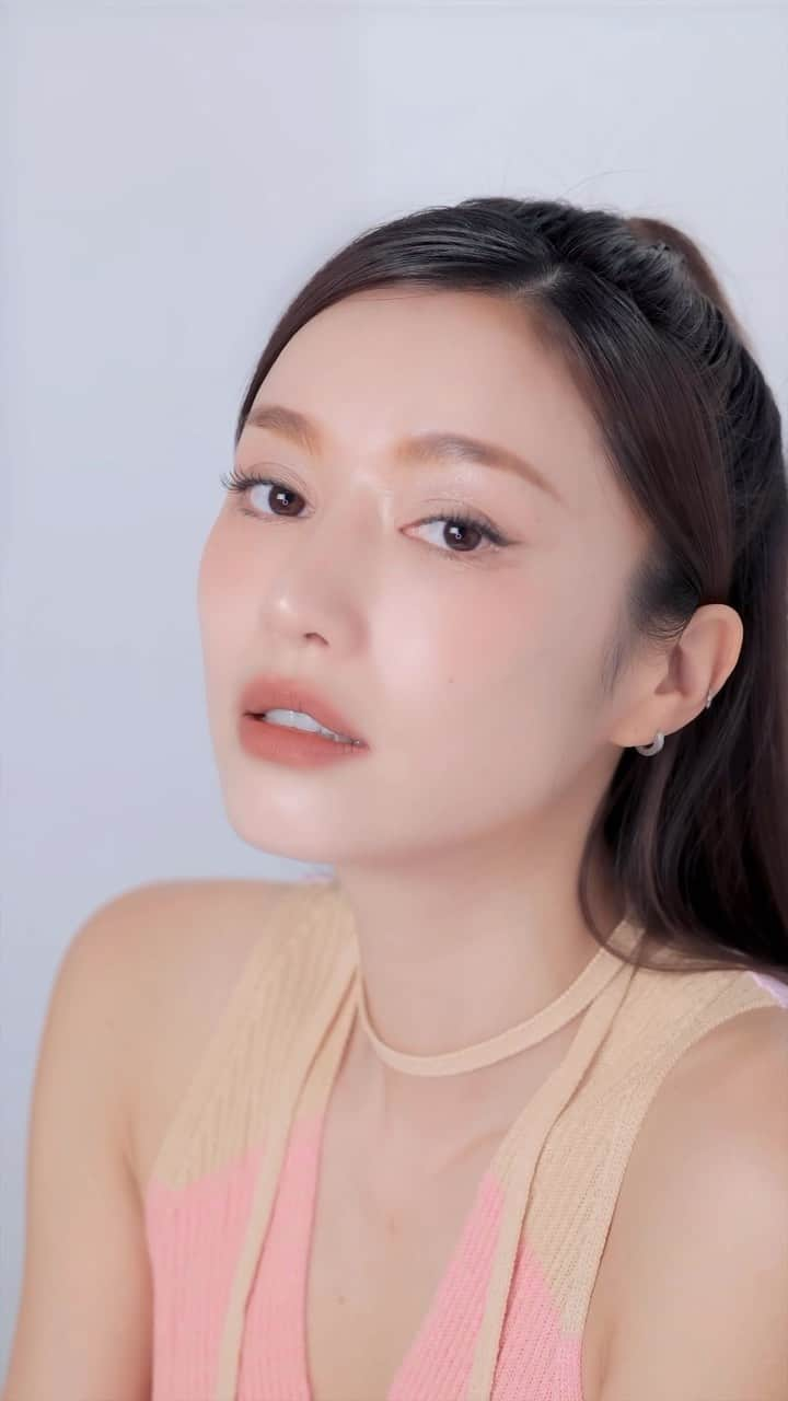 3CE Official Instagramのインスタグラム：「[3CE x SMILEY] 3CExSMILEY Makeup Tutorial # 2  👀 PALETTE 3CE NEW TAKE EYESHADOW PALETTE (# RAW NEUTRALS)  😊 BLUSHER 3CE NEW TAKE FACE BLUSHER (# THE MOTION)  💄 LIP 3CE BLUR MATTE LIPSTICK (# SALTY CINNAMON)  @3CE_OFFICIAL x @SMILEY  #3CEXSMILEY #3CEX스마일리 #EMBOSSYOURSMILE #SMILEY #SMILEYORIGINALS #3CE #3CESTYLENANDA #3CE스타일난다」