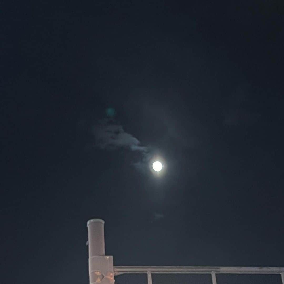 姫野ひなのさんのインスタグラム写真 - (姫野ひなのInstagram)「満月の前日🌕」10月30日 10時09分 - pi._.y