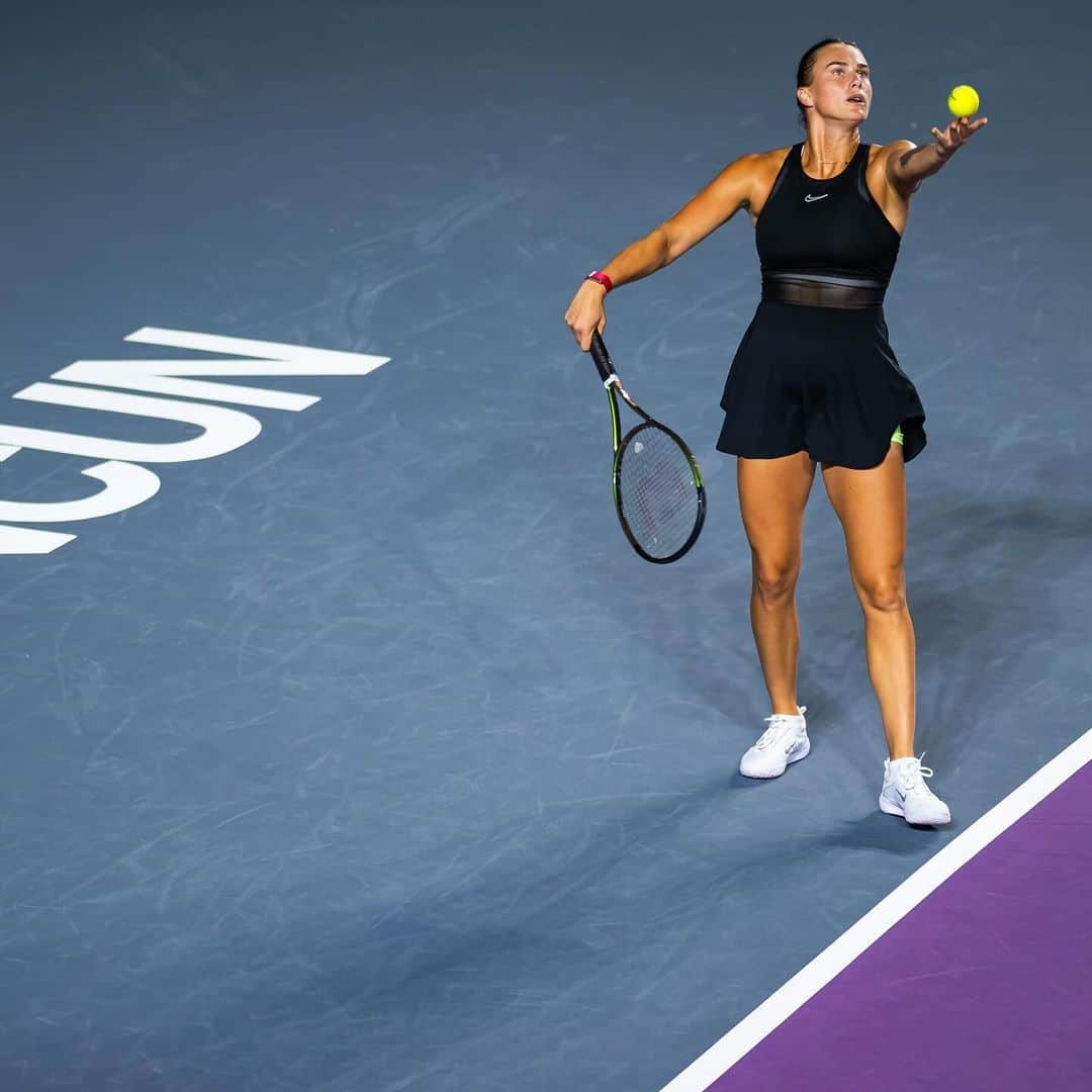 WTA（女子テニス協会）のインスタグラム：「First match under her belt 👊  @sabalenka_aryna picks up the win over Sakkari in straight sets.  #WTAFinals」