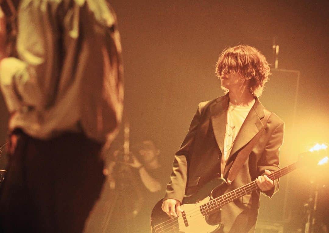 磯部寛之のインスタグラム：「Good morning world. We had a blast at G-FEST. in Takasaki last night. Thank you all who came out to see us you guys were awesome. Also, big thanks to everyone who tuned in to GORILLA RADIO!. Hiro 皆さんおはようござます。昨夜は東京着いてマネージャーさんとサムギョプサル食ってチャミスル飲んでから帰って何とかシャワー浴びて爆睡しました。G-FEST.初回おめでとうございます。トリ楽しかった。皆も最高でした。また群馬行きます。 そしてゴリラジ聞いてくれた皆さんもありがとうございました。hiro’s choiceが結構良いとこまでいった気がする。そして阿部さん改めましてありがとうございました。 ひろ #alexandros #gfest #takasaki #gorillaradio」