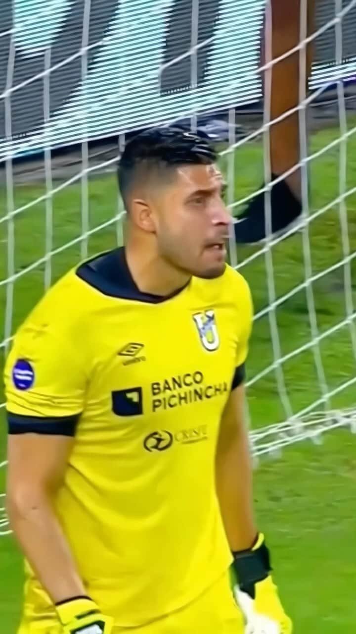 ラファエル・ロモのインスタグラム：「No diga seguridad, diga: 𝐑𝐚𝐟𝐚𝐞𝐥 𝐑𝐨𝐦𝐨 . . #arqueros593 #goalkeeper #keeper #portero #gksaves #porterodefutbol #atajada #rafaelromo #ligaprobet593 #libredecopyright」