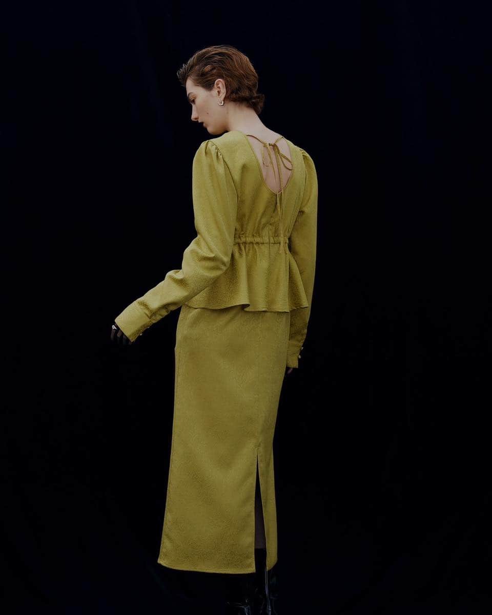 Ameri vintageさんのインスタグラム写真 - (Ameri vintageInstagram)「LADY LIKE PEPLUM  DRESS (col.BLK / MTD) ー10.31(Tue)  一枚でセットアップ風なデザインのペプラムドレス。 春先まで着られる生地を使用し、汎用性のある一着。  #ameri #amerivintage #ameri2023autumnwinter  #shopping #fashion #japan #peplum #dress」10月30日 10時42分 - amerivintage