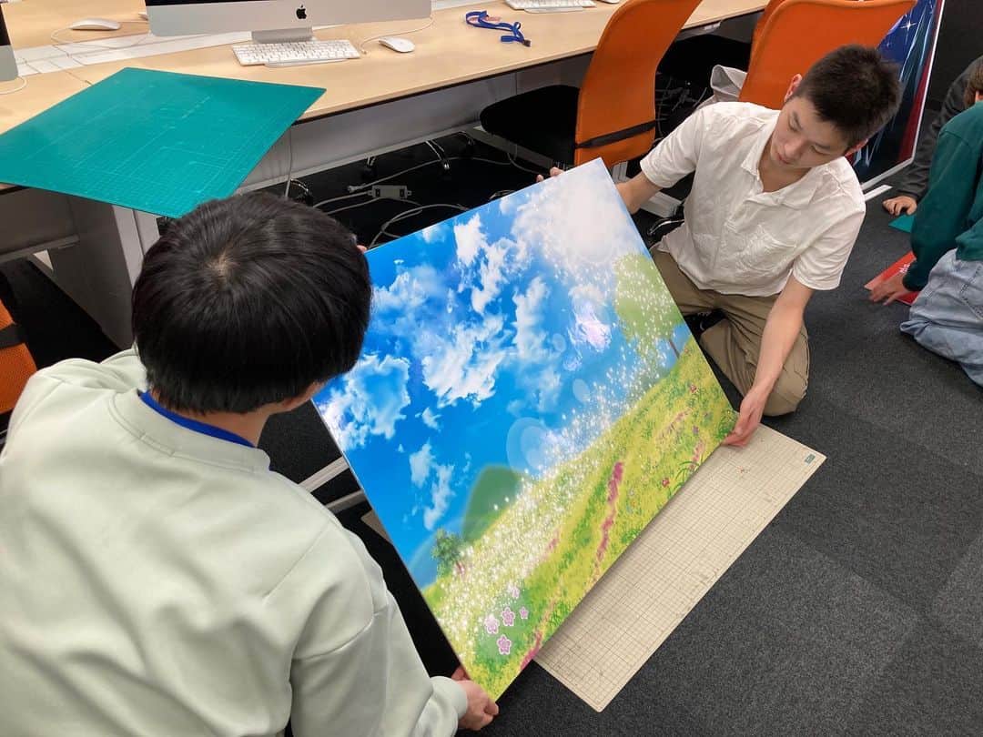 NCC新潟コンピュータ専門学校のインスタグラム：「【大学園祭準備中🎉】 学園祭では学生作品の展示を行います！ CG、デザイン、Web、映像、イラスト、ゲームなど 展示のレイアウトも学生たちで考えました！  #新潟コンピュータ専門学校 #nsgカレッジリーグ #オープンキャンパス #進路研究 #専門学校　#新潟　#古町  #デザイン #映像 #3dcg #イラスト #ゲーム #web #システム #プログラマー #エンジニア #ai #ロボット #eスポーツ #nsg大学園祭」
