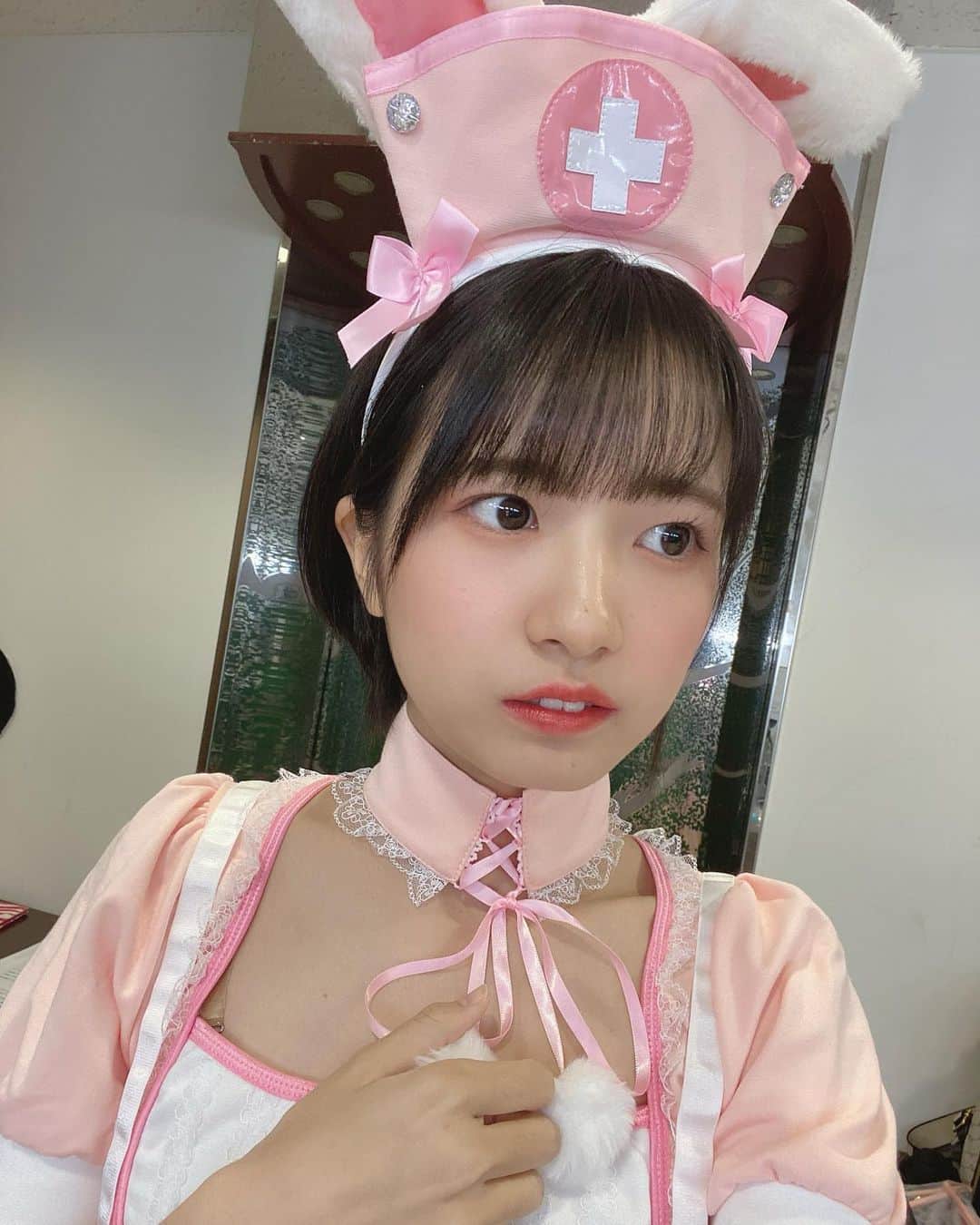 加藤結さんのインスタグラム写真 - (加藤結Instagram)「2日間駆け抜けたぜ〜！！体調崩したけど〜〜〜！！😭😭(路上ライブ中止本当ごめんね……)  五反田路上ライブ➡️チェキカメ同好会➡️ゼロイチTV公開収録 でした！！！！貴重な時間を使って加藤に会いに来てくださったみなさま〜本当にありがとうございました……！ 2日間頑張るぞ〜と意気込んでいた矢先にキャリーケースが壊れたり大変でしたがみんなに会えたから全てOK、外れたコロコロもきっとどこかで幸せにやってるよ………心の余裕を取り戻しておる  会いに来て貰える機会が昔よりも着実に増えていて凄くしあわせだ、、、1回1回たいせつにしたいです なかなか会えないんだよ〜なみんなもそれぞれの形で見守ってくれてると嬉しいです  ﾁﾞｭ…………💋」10月30日 10時57分 - ka10san_