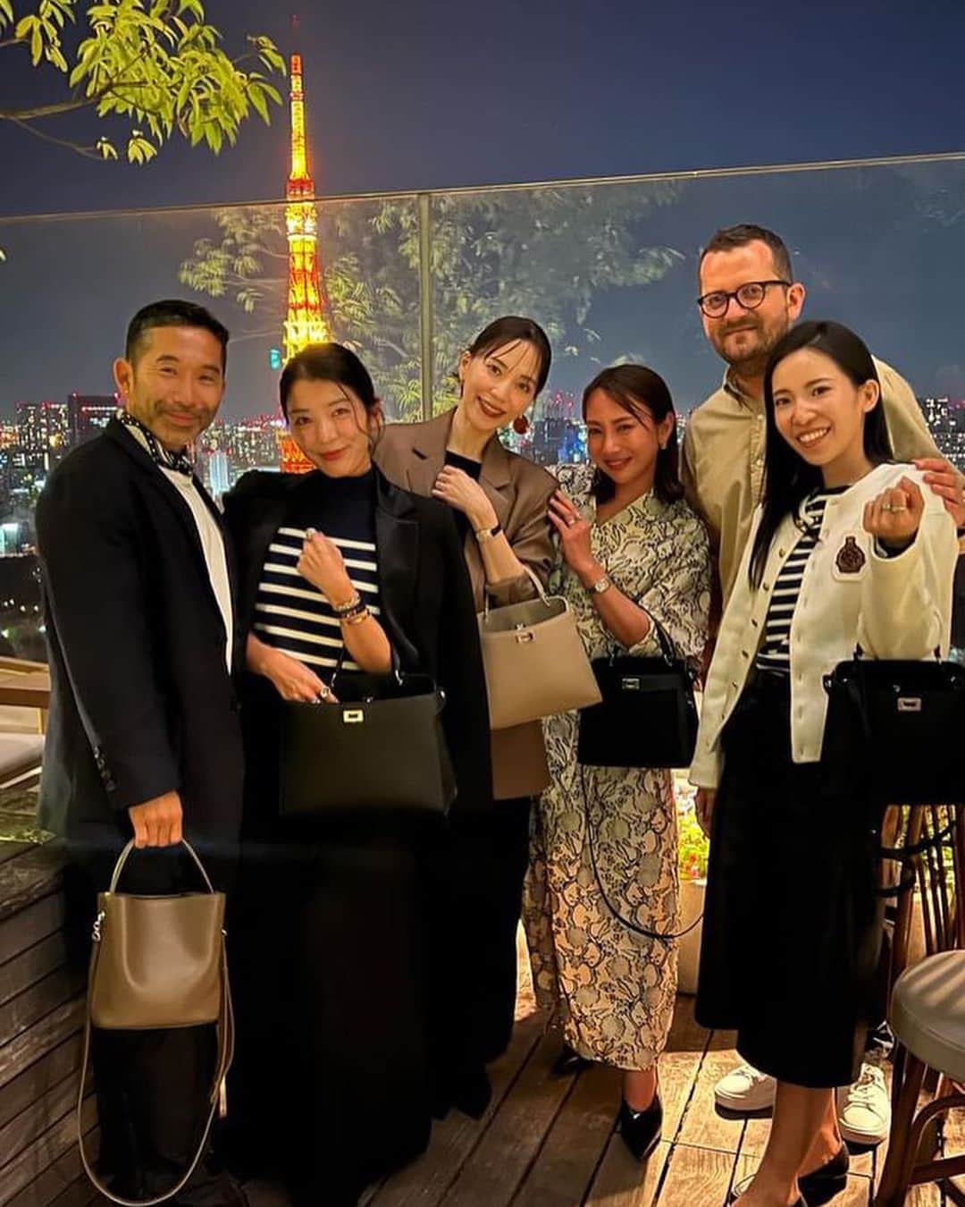 佐藤優里亜さんのインスタグラム写真 - (佐藤優里亜Instagram)「特別な夜🌙 team michino parisの来日のタイミングで🍽️ @michinoparis  @toranomonedition   Yasuさん @yasumichino の作るmichinoのバッグは最高品質でいて着飾らず美しい。カジュアルにもフォーマルにも似合う、その人の個性を引き立ててくれるもの。 何十年もメゾンブランドで培ったセンスと豊かな経験がすべて表れていると思う。 その時の貴重なストーリーやルーツを聞いて、感銘を受けたり大笑いしたり、はじめて会ったとは思えない最高の出会いでした🤍 全員88年生まれのあさひちゃん @asahikamiya とかなちゃん @xxpetitecheriexxとも奇跡の出会い🥹✨  ルテスを愛用してるけど、旅や仕事場にも使いやすいオデオンもいいなぁと思ってる！今の時期だったらあずき色を差し色にしたら素敵だなと妄想を膨らませて💭  SNSって窮屈に感じたりすることもあるけど、世界を越えて友達まで出来ちゃう！使い方では本当に素晴らしいものだと感じてます🌙  special thanks❤️‍🔥 @yasumichino  @yo_9512  @de_lamare_baptiste   #michinoparis #toranomonedition」10月30日 10時58分 - yuriang_