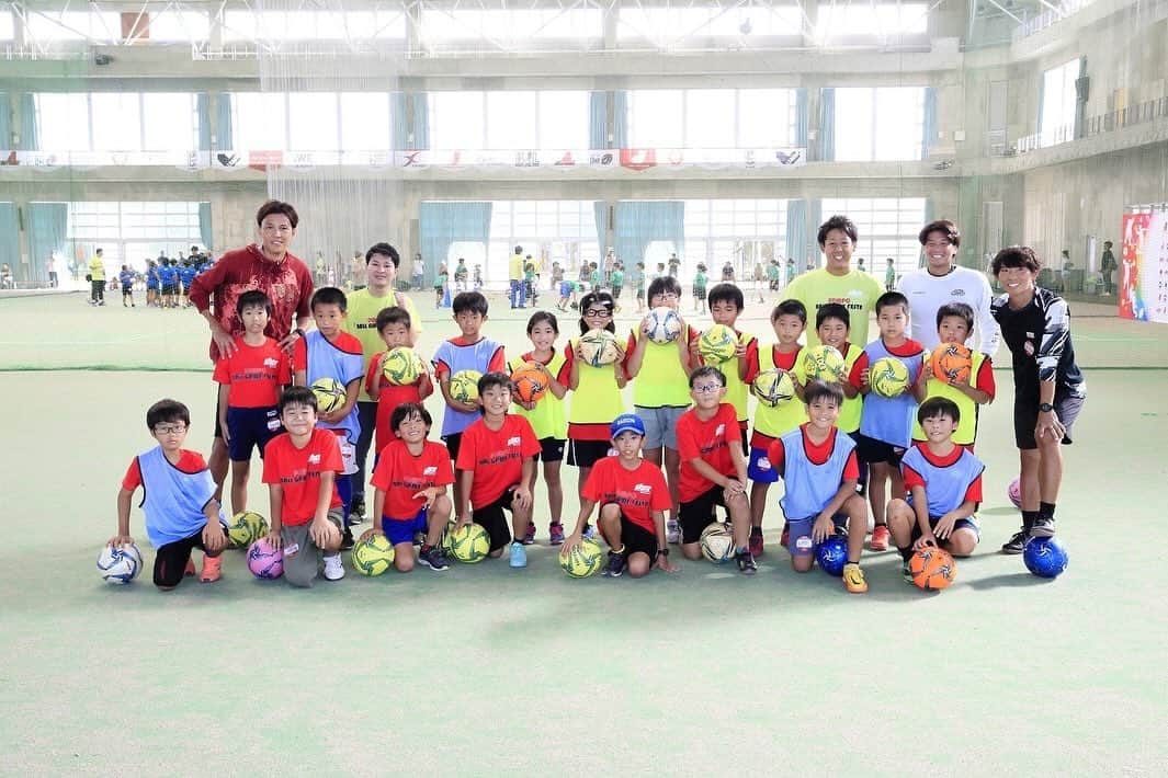 上里一将さんのインスタグラム写真 - (上里一将Instagram)「・ 10/22  SANPO BALL GAME FESTA in 石垣島  多種目の競技に触れ、子供達のチャレンジする姿は最高です👍✨ 関係者の皆様、ご参加頂いた子供達、素敵な機会を有難う御座いました🙇‍♂️  #ボールゲームフェスタ #沖縄 #石垣島 #ソフトボール #ハンドボール #ラグビー #サッカー #感謝」10月30日 10時50分 - kazumasa_uesato20
