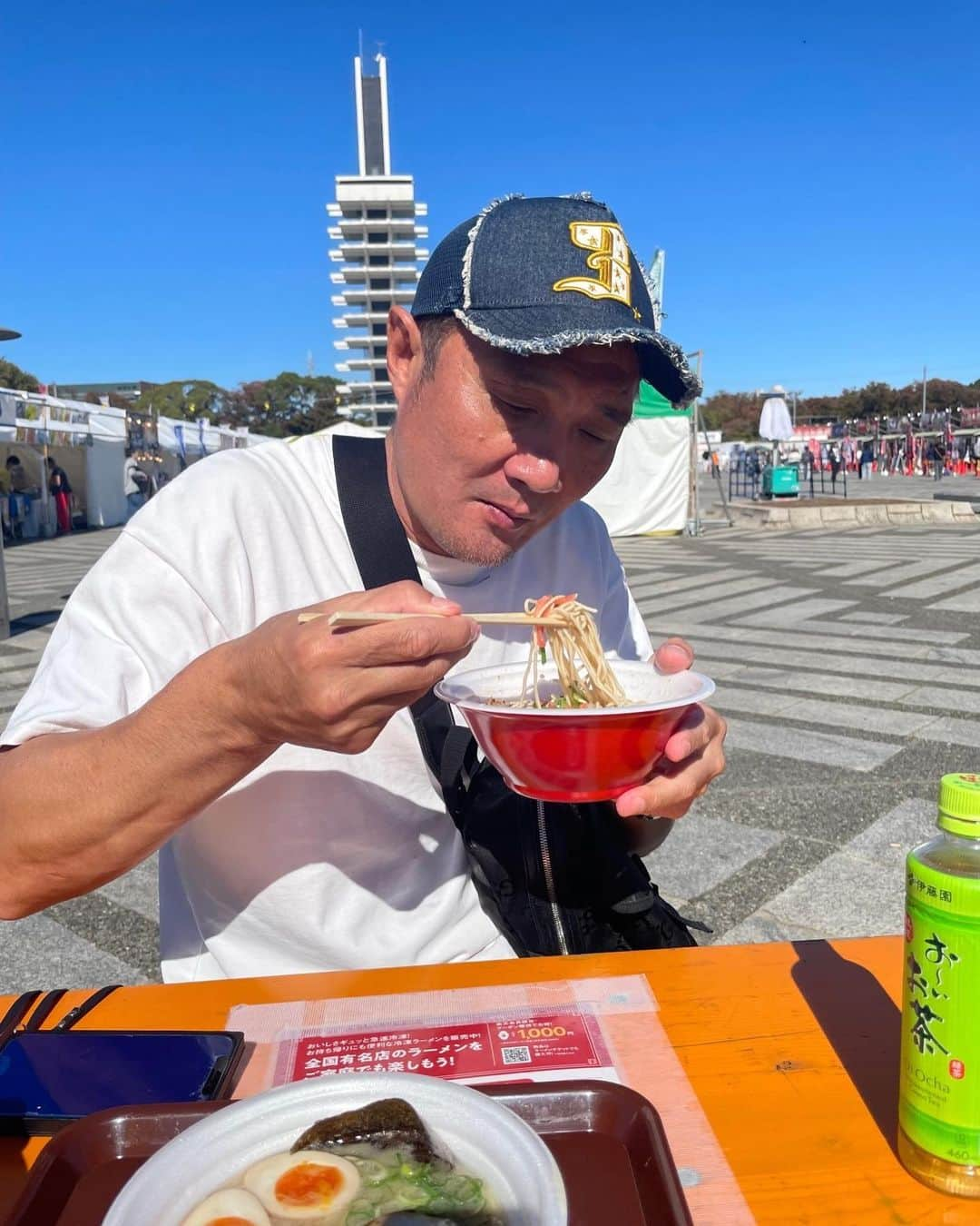 竹原慎二さんのインスタグラム写真 - (竹原慎二Instagram)「東京ラーメンフェスタ 駒沢公園に朝イチやって来ました 今日のラーメンは麺屋たいそん いただきます  #東京ラーメンフェスタ #平日は空いてていいね  #朝からラーメン #昨日から我慢してた  #たまには #麺屋たいそん」10月30日 10時54分 - shinji__takehara