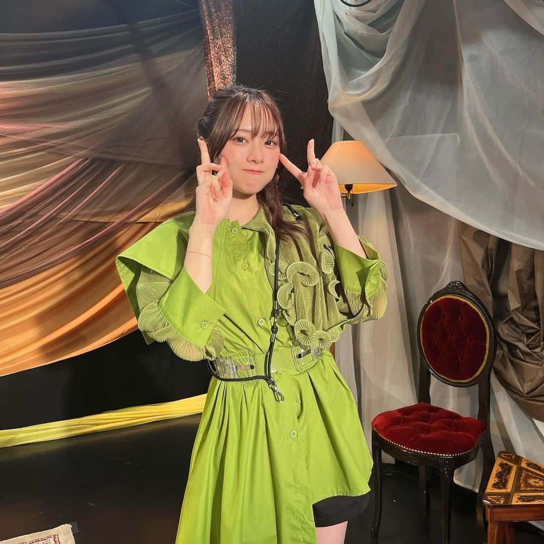 白河芹さんのインスタグラム写真 - (白河芹Instagram)「昨日、無事全公演終演いたしました！  WATARoom様、スタッフの皆様、キャストの皆様、 応援してくださった皆様、ありがとうございました！ 柏さん、今回も呼んでいただき本当にありがとうございました！  稽古期間も短い中、短いと思えないほどとてもとても濃い時間を過ごせました。 千穐楽を迎えた日、ワクワク感と同時に 始まったら終わってしまうという寂しさが 素直に交互にきてなんだかとても不思議な感覚になってました。  特に、律、泉ちゃん、本当にありがとう。 役以外でも私の目には本当の親子に見えたよ。 言葉では表せない感情の方が多いのでこの辺で。  郁ちゃん、また会おうね。  田辺郁美  #スラマッ」10月30日 10時56分 - seri_shirakawa