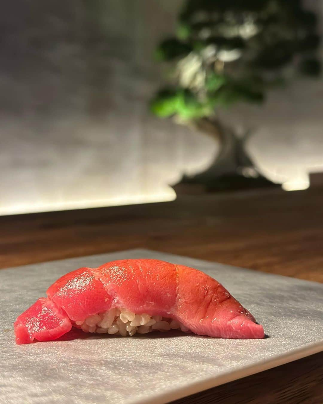 chiyoさんのインスタグラム写真 - (chiyoInstagram)「. GINZA BENIさん ４周年おめでとうございます🍣✧︎*。 素敵すぎるメンツと空間に感激の時間でした。 ありがとうございました(ㅅ･~･̥ )⟡.· @traxtokyo  @ginzabeni  @tradmans_matsubaya.inc」10月30日 10時58分 - chiyo_atakara1106