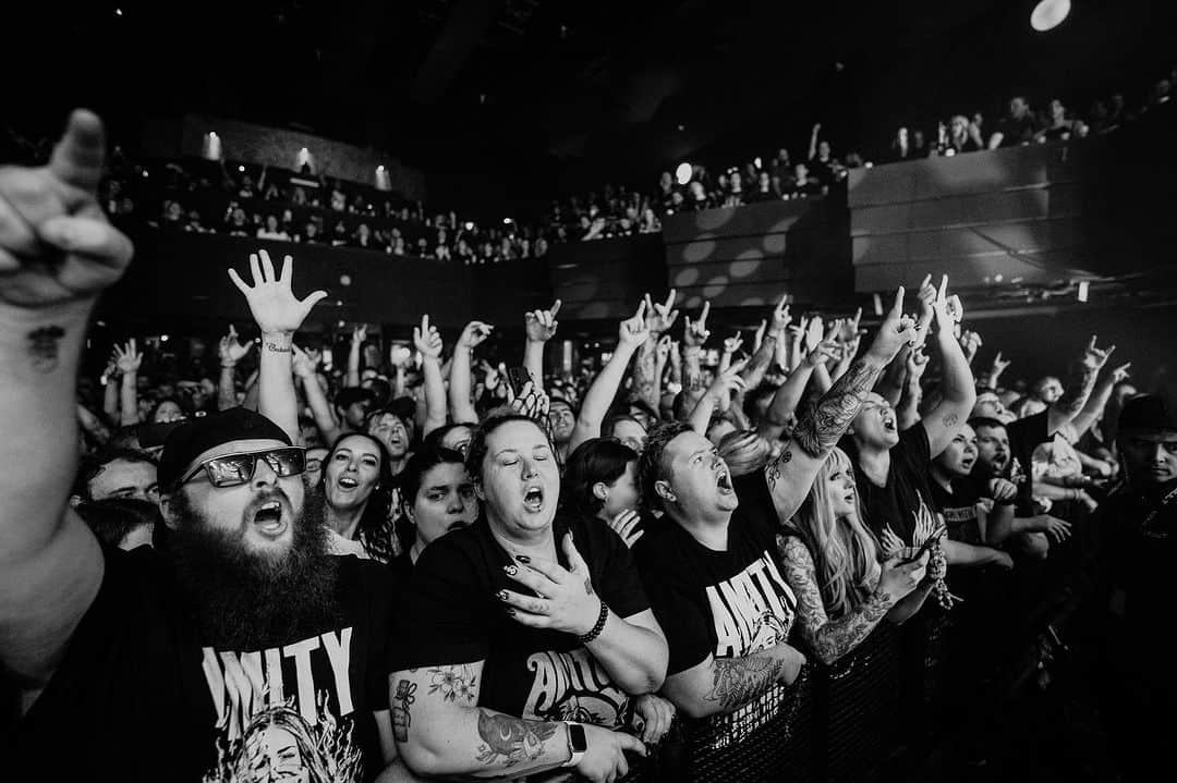 The Amity Afflictionさんのインスタグラム写真 - (The Amity AfflictionInstagram)「Thanks for a great last show, Fremantle! Massive shout out to @silverstein @earthcaller @only1winnerzcircle and everyone that came out to the shows, that was one for the books 🖤🖤  📸 @tomise」10月30日 11時08分 - theamityaffliction