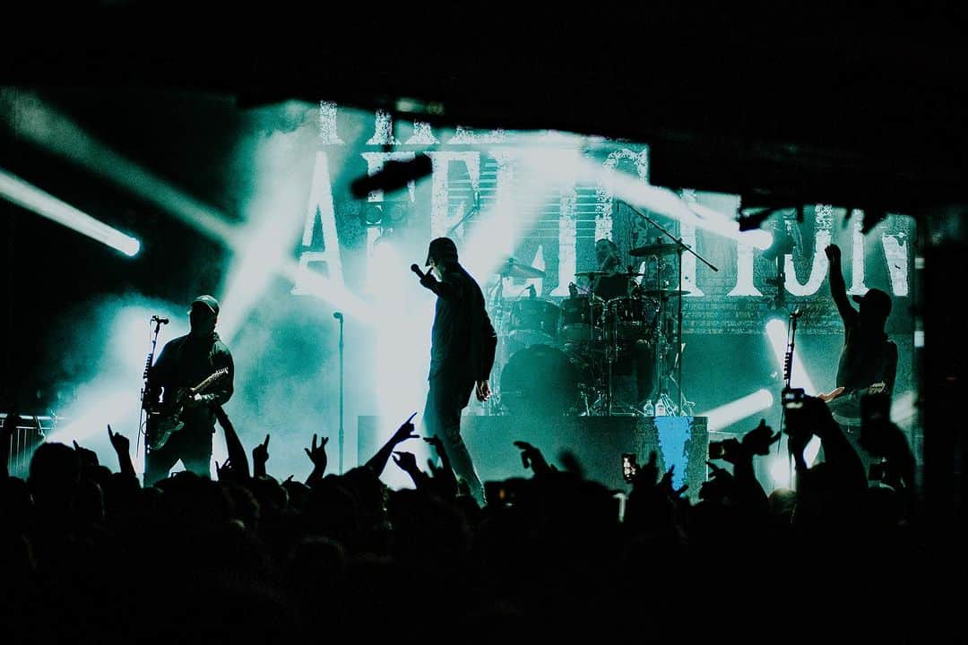 The Amity Afflictionのインスタグラム：「Thanks for a great last show, Fremantle! Massive shout out to @silverstein @earthcaller @only1winnerzcircle and everyone that came out to the shows, that was one for the books 🖤🖤  📸 @tomise」