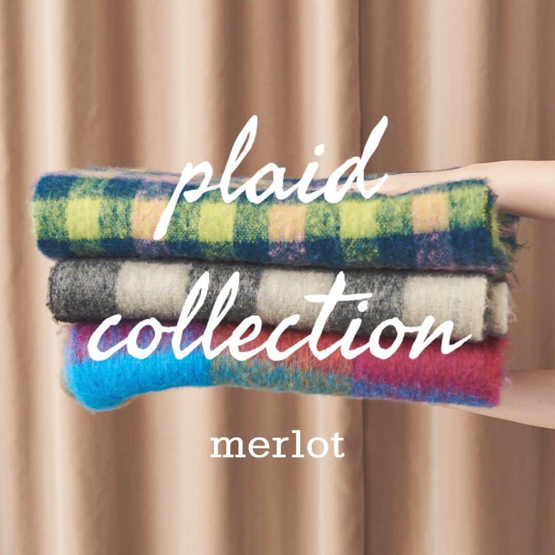 merlot-メルローのインスタグラム：「──────────── PLAID COLLECTION ────────────  ●チェックボリュームマフラー （2枚目～5枚目） multi／pink／blue／green／light green ¥2,970(taxin)   ●ギンガムチェックボリュームマフラー （6枚目以降） blue／orange／yellow／black／brown ¥2,970(taxin)  #2023merlotAWcollection 🛍 @merlotcamp  #merlot #メルロー #カワイイハオモシロイ #merlot_code #merlot_2023aw #2023aw #autumncollection #wintercollection」