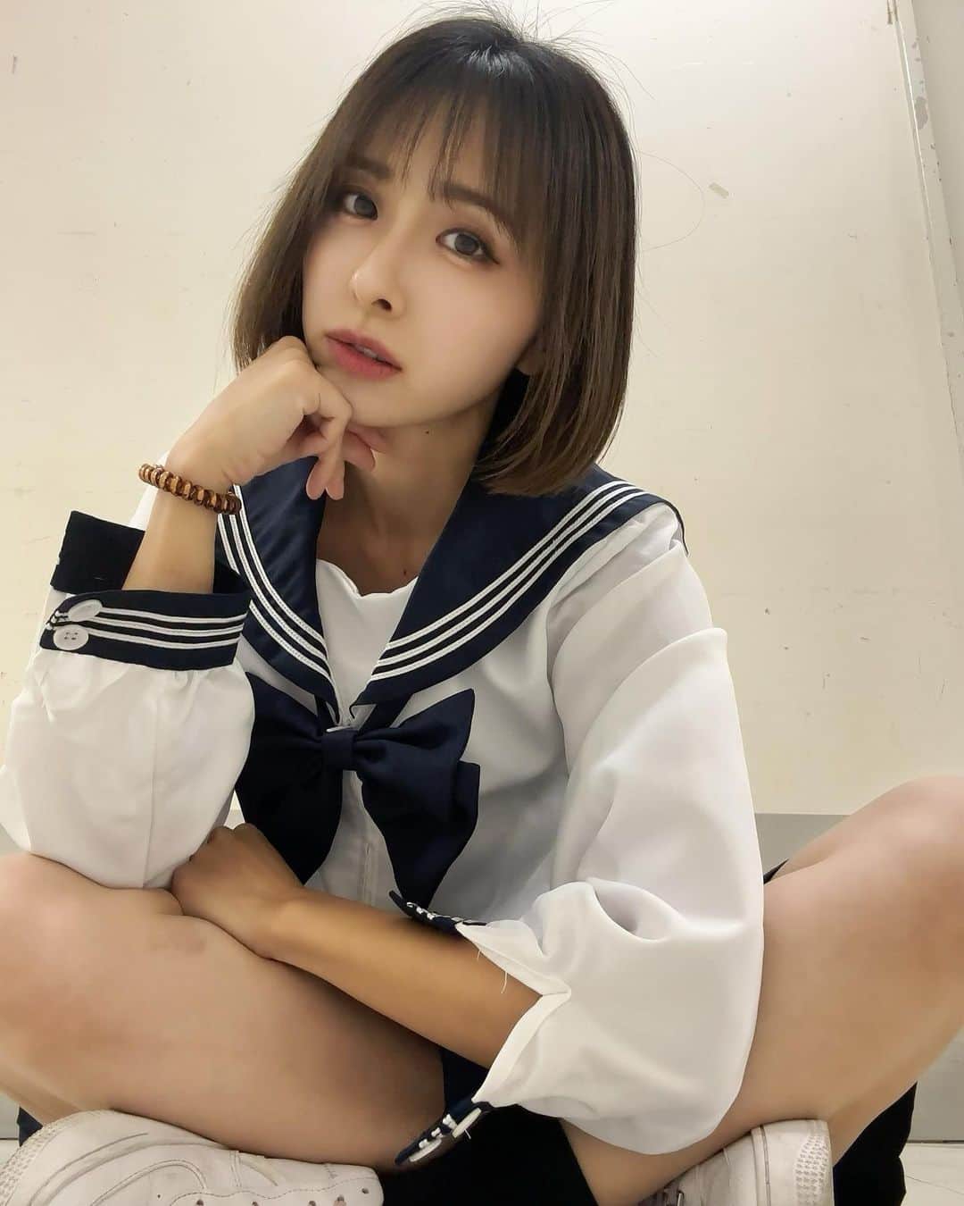 辺見玲菜のインスタグラム：「まだセーラー服いけるか...？？  🫨🫨🖤🥺🫣  #セーラー服 #セーラー服コスプレ  #ハロウィン #ハロウィンコスプレ」