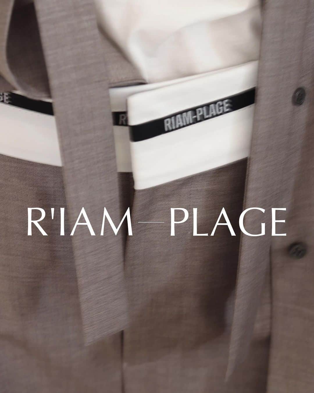 plageのインスタグラム：「R’IAM-PLAGE 2023AW 11/4sat.ON SALE ⁡ ⁡ ・R’IAM Tie ブラウス No.23051922302040 ¥25,300 col:ベージュ/グレー size:free ⁡ ・R’IAM LOGO Trousers パンツ No.23030922311040 ¥27,500 col:グレー/ベージュ size:34/36/38 ⁡ ・R’IAM sheer cuff プルオーバー No.23070922302040 ¥10,450 col:ホワイト/ブラック size:free ⁡ ※WEB予約販売中 11/4 10時通常販売開始予定 ⁡ ⁡ ⁡ #Plage #プラージュ #baycrews #ベイクルーズ #fashion #ファッション #coordinate #コーディネート #RIAMPLAGE」